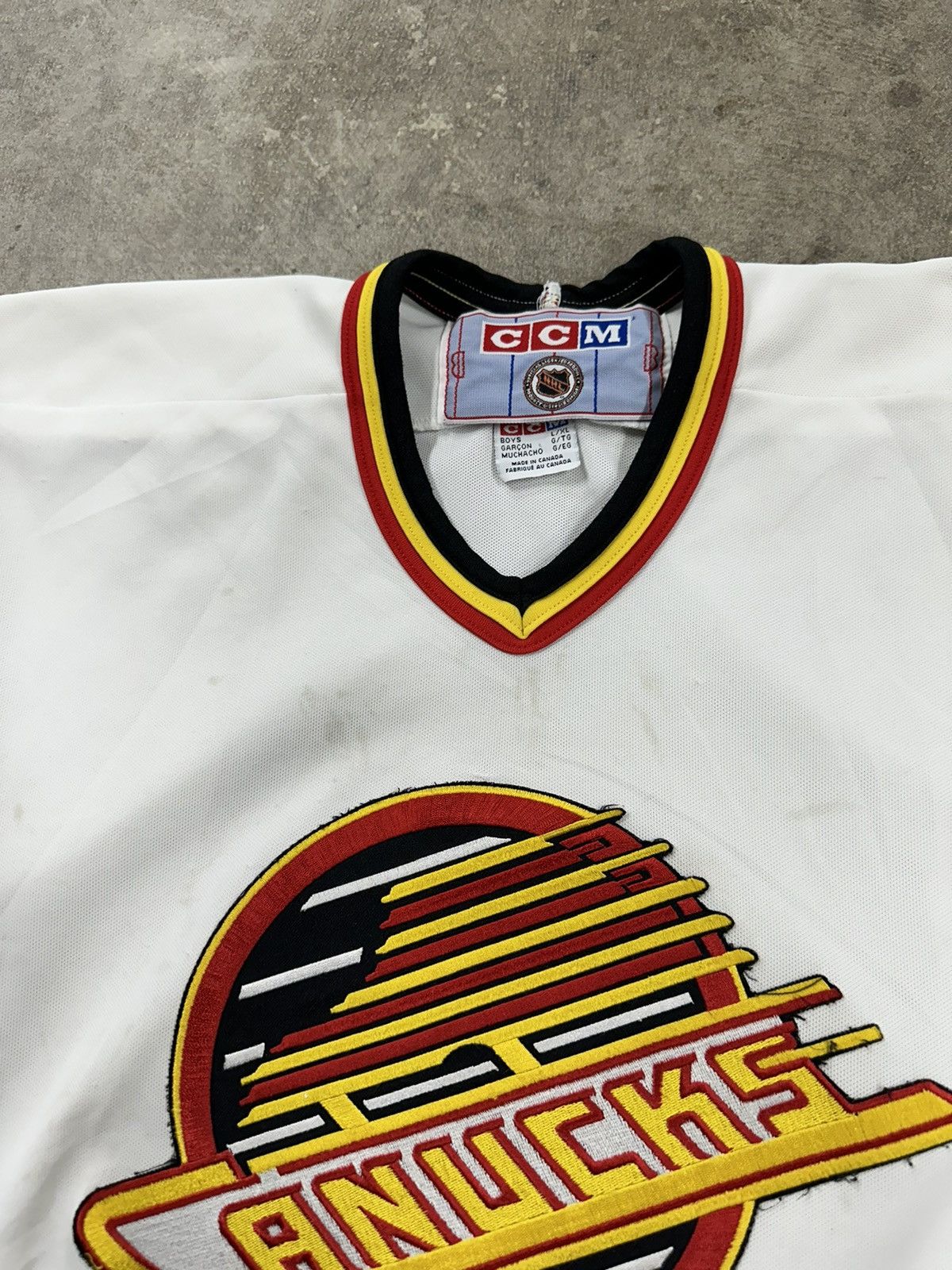 Ccm Vintage 90s CCM Vancouver Canucks Flying Skate Jersey Size US XS / EU 42 / 0 - 11 Thumbnail