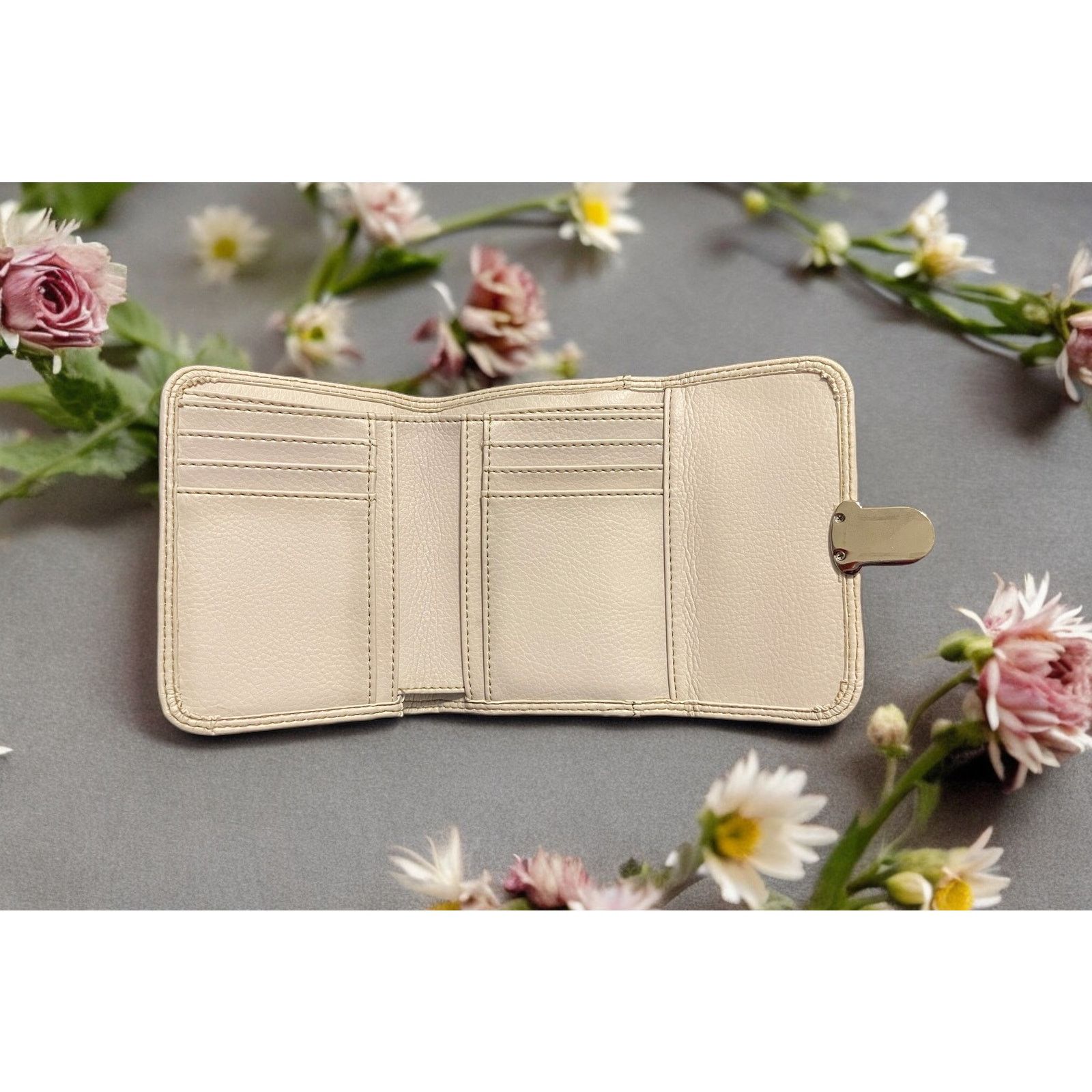Unknown London Beige Small Leather or Faux Leather Wallet Woman's Billfold Size ONE SIZE - 3 Thumbnail