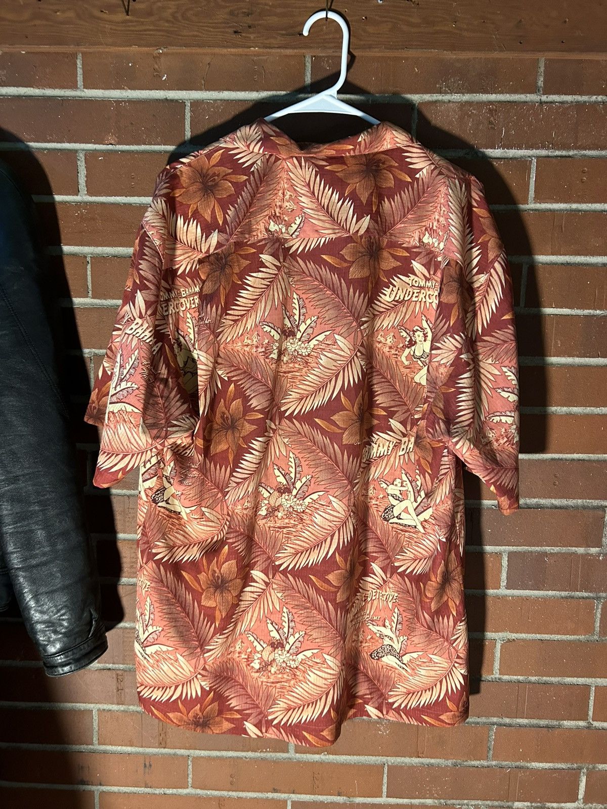 Tommy Bahama × Vintage Vintage 100% Silk Tommy Bahama Hawaiian Shirt Size US L / EU 52-54 / 3 - 2 Thumbnail