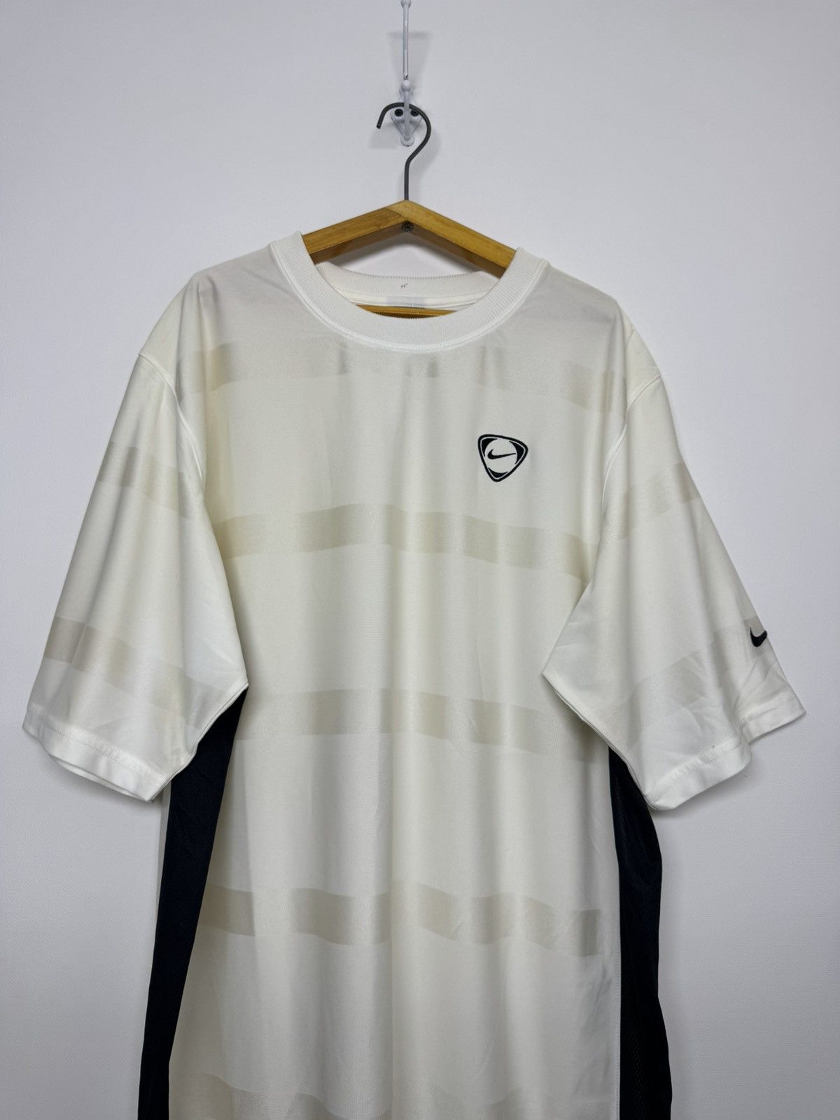 Nike Vintage Y2k Nike Swoosh Logo T-Shirt Size US XL / EU 56 / 4 - 2 Thumbnail