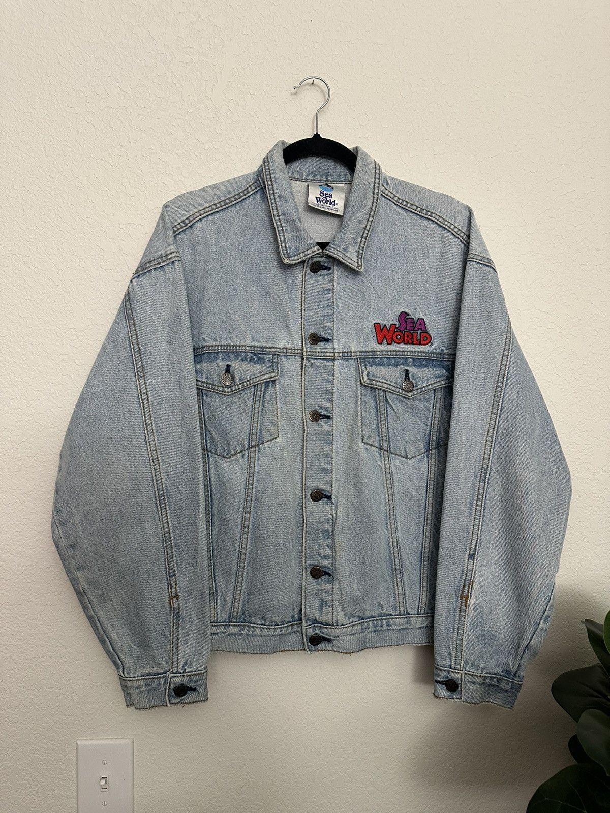 Vintage Vintage 90s Sea World Embroidered Denim Jacket Large Size US L / EU 52-54 / 3 - 5 Thumbnail