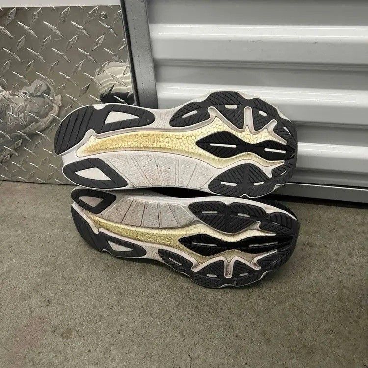 Saucony Saucony Hurricane 24 Wide Black Carbon S20934100 Size 11 men Size US 11 / EU 44 - 5 Thumbnail