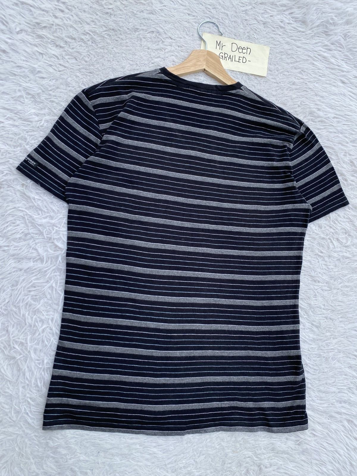 Burberry Rare Burberry Stripes V Neck Tshirt Size US M / EU 48-50 / 2 - 15 Thumbnail