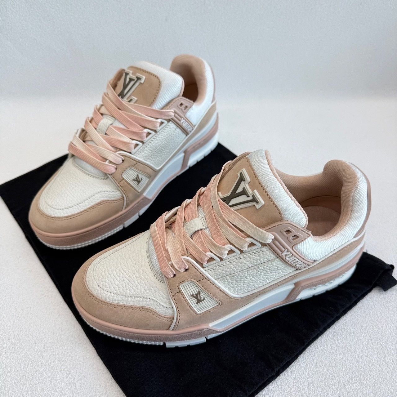 Louis Vuitton Louis Vuitton Pink Lowtop Sneakers us_6 Women Size US 6 / IT 36 - 1 Thumbnail