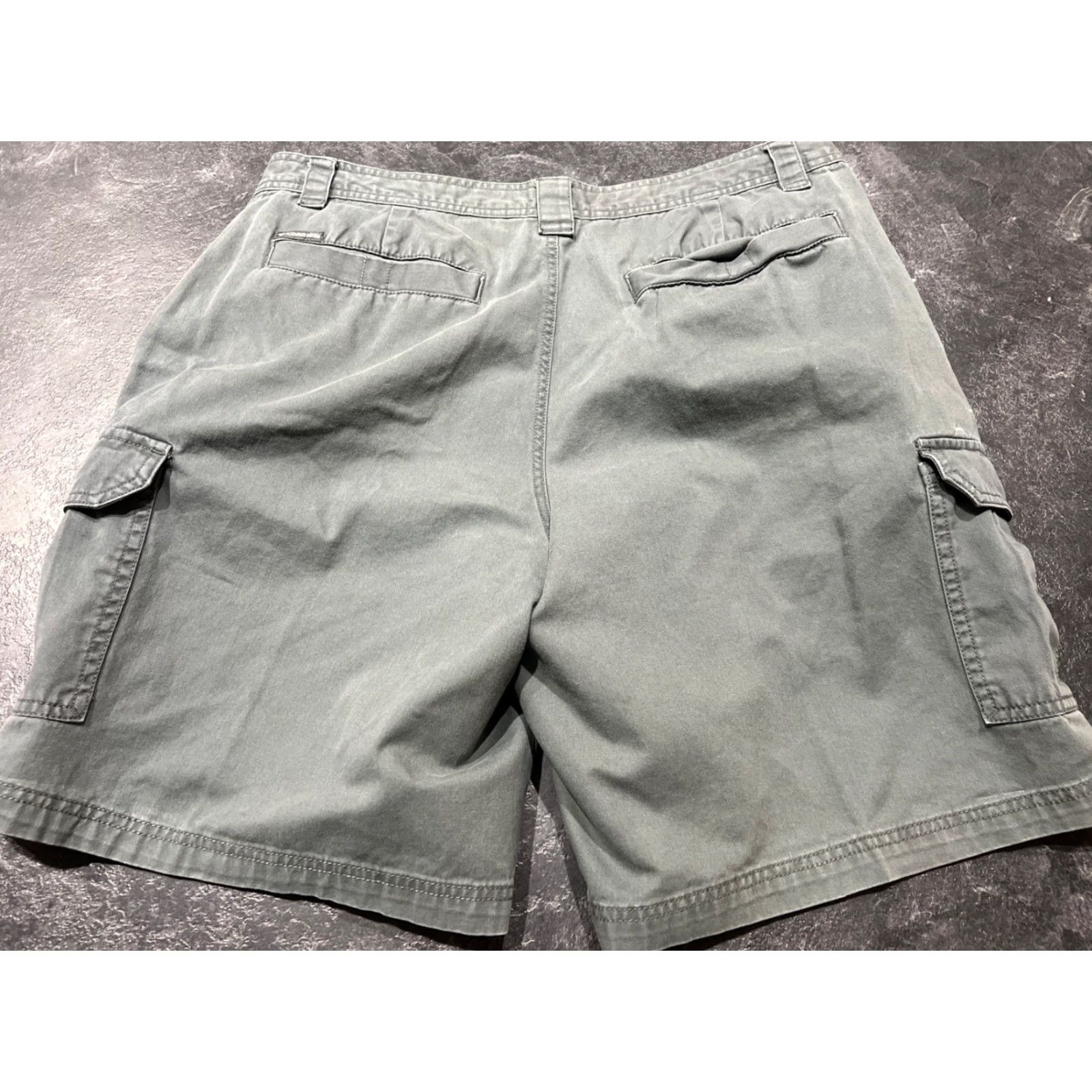 Vintage **Columbia Mens Green Gray Cargo Hiking Shorts Size 36** User: **Columbia Mens Green Gray Omni Shield Hiking Cargo Shorts Size 36** Size US 36 / EU 52 - 6 Thumbnail