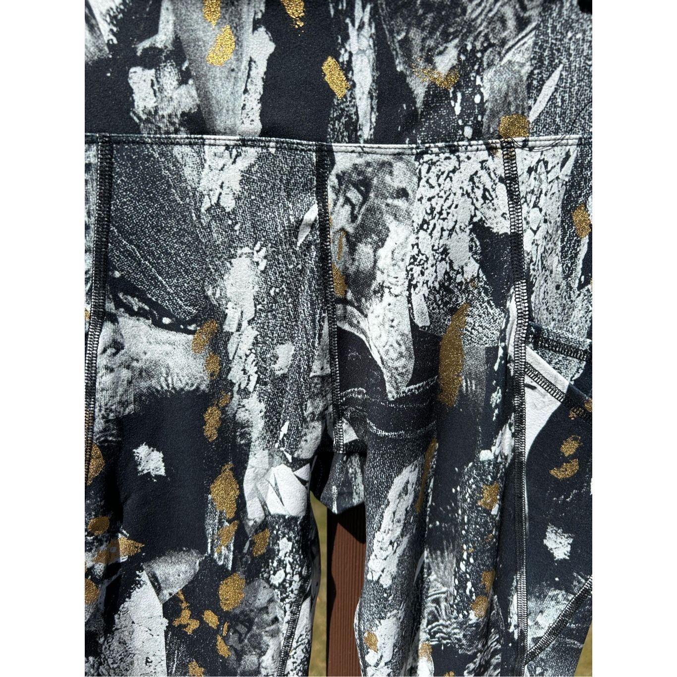 Other Tahari Sport Women’s Camouflage Abstract Side Cell Pocket At Size 30" / US 8 / IT 44 - 2 Thumbnail