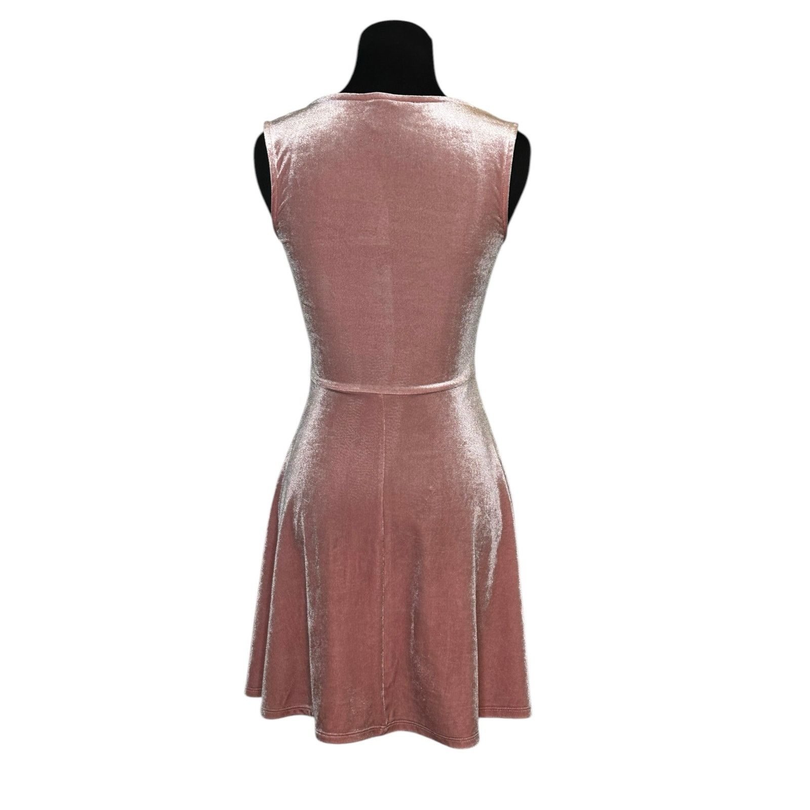 Forever 21 Forever 21 pink velvet fit and flare mini dress size Small Size S / US 4 / IT 40 - 7 Thumbnail