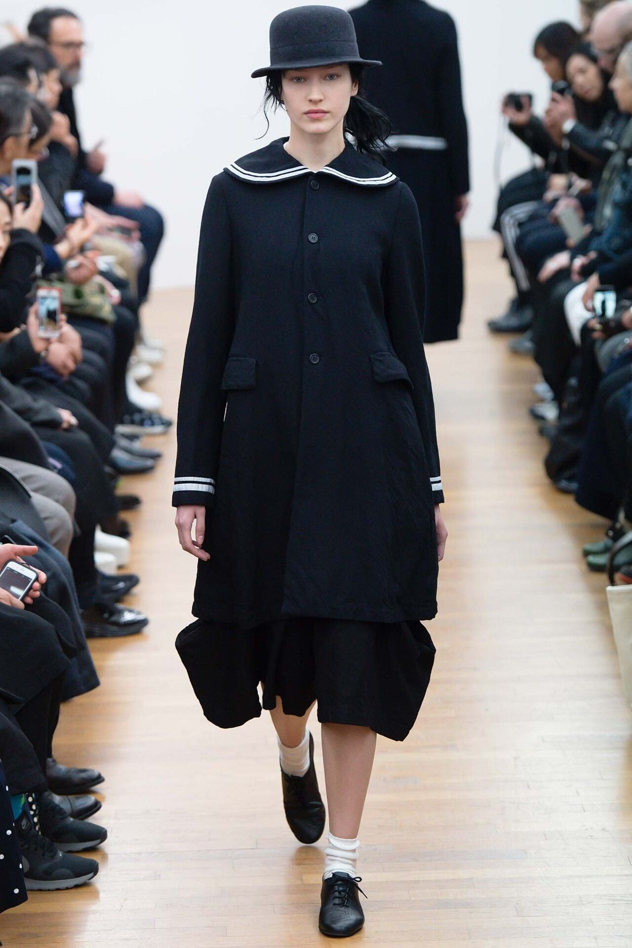 Japanese Brand Commes des Garçons Navy Wool Coat Size XS / US 0-2 / IT 36-38 - 1 Thumbnail