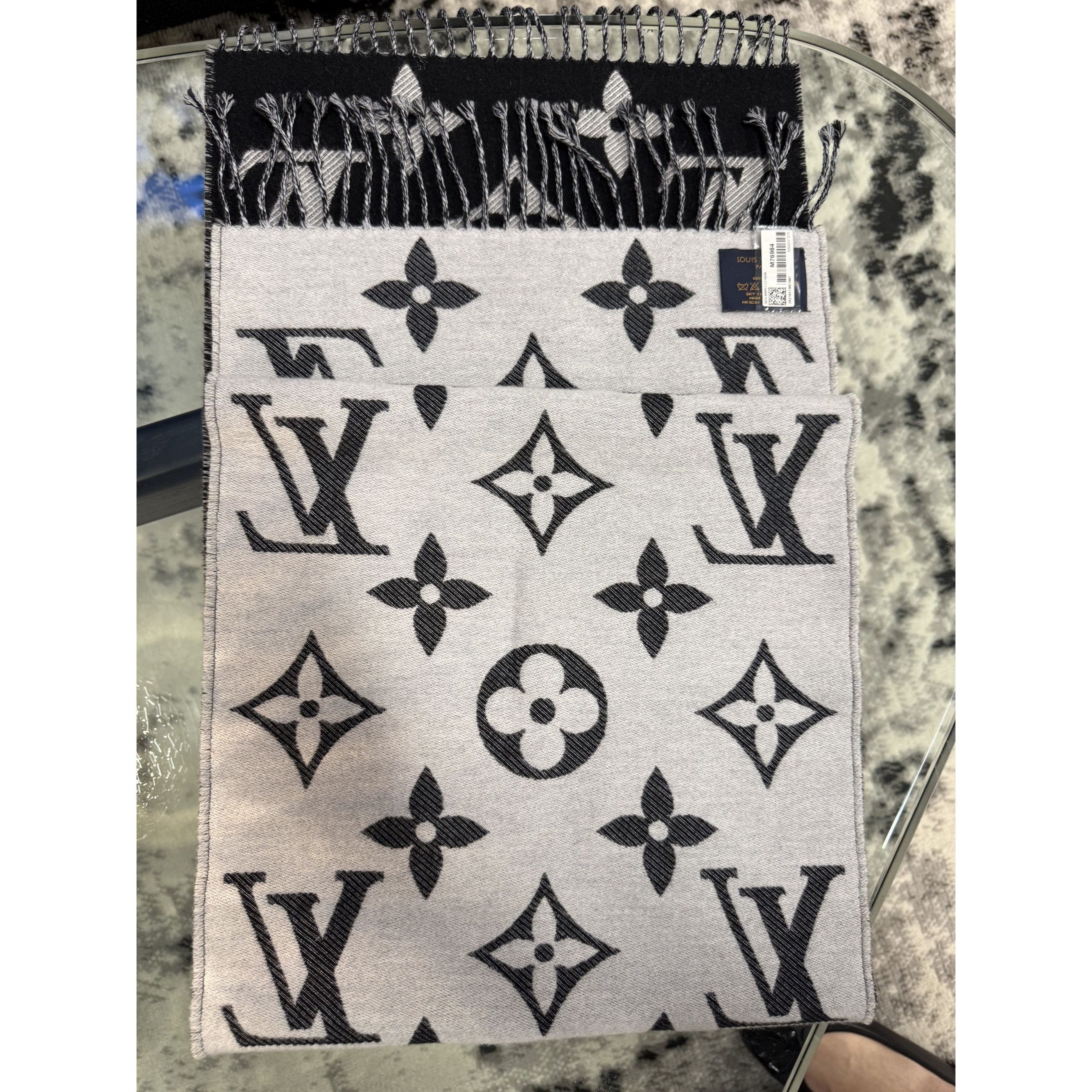 Louis Vuitton Louis Vuitton Monogram Wool Scarf Black & Gray Reversible Ma Size ONE SIZE - 5 Thumbnail
