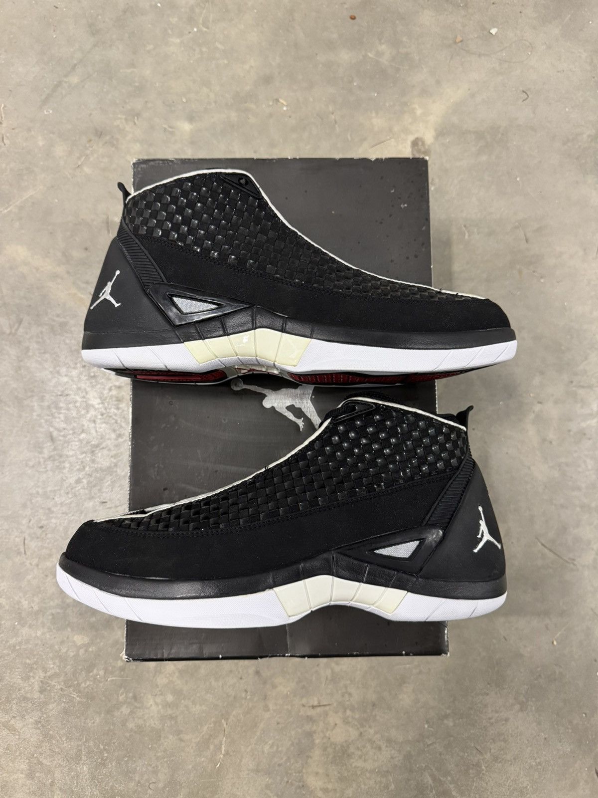 Jordan Brand Jordan 15 Retro SE Black White Size 10.5 Size US 10.5 / EU 43-44 - 2 Thumbnail