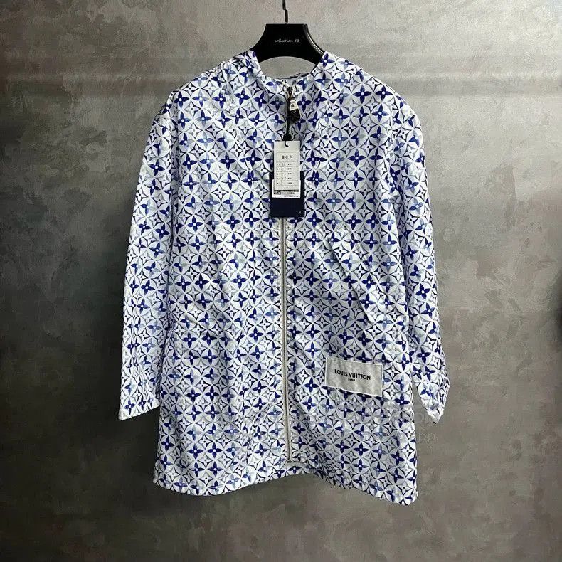 Louis Vuitton Louis Vuitton Blue Logo Print Hooded Jacket. Size US XS / EU 42 / 0 - 1 Thumbnail