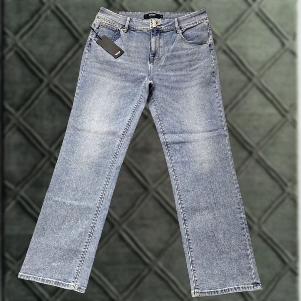 Hudson Hudson Jeans Womens 12 Blue Icy Blue Straight Leg Denim Stretch Classic Pockets Jeans Size 34" / US 12 / IT 48 - 1 Thumbnail