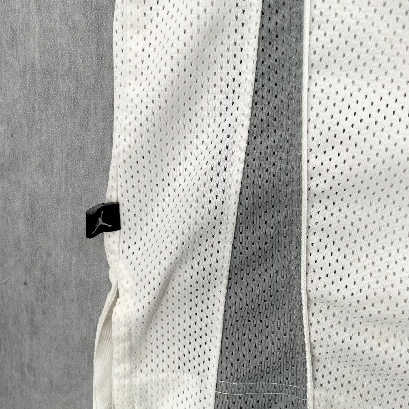 Nike VINTAGE Nike Air Jordan Jersey Adult 3XL White Sleeveless Basketball Mens XXXL Nike Jordan Jersey Size US XXL / EU 58 / 5 - 6 Thumbnail