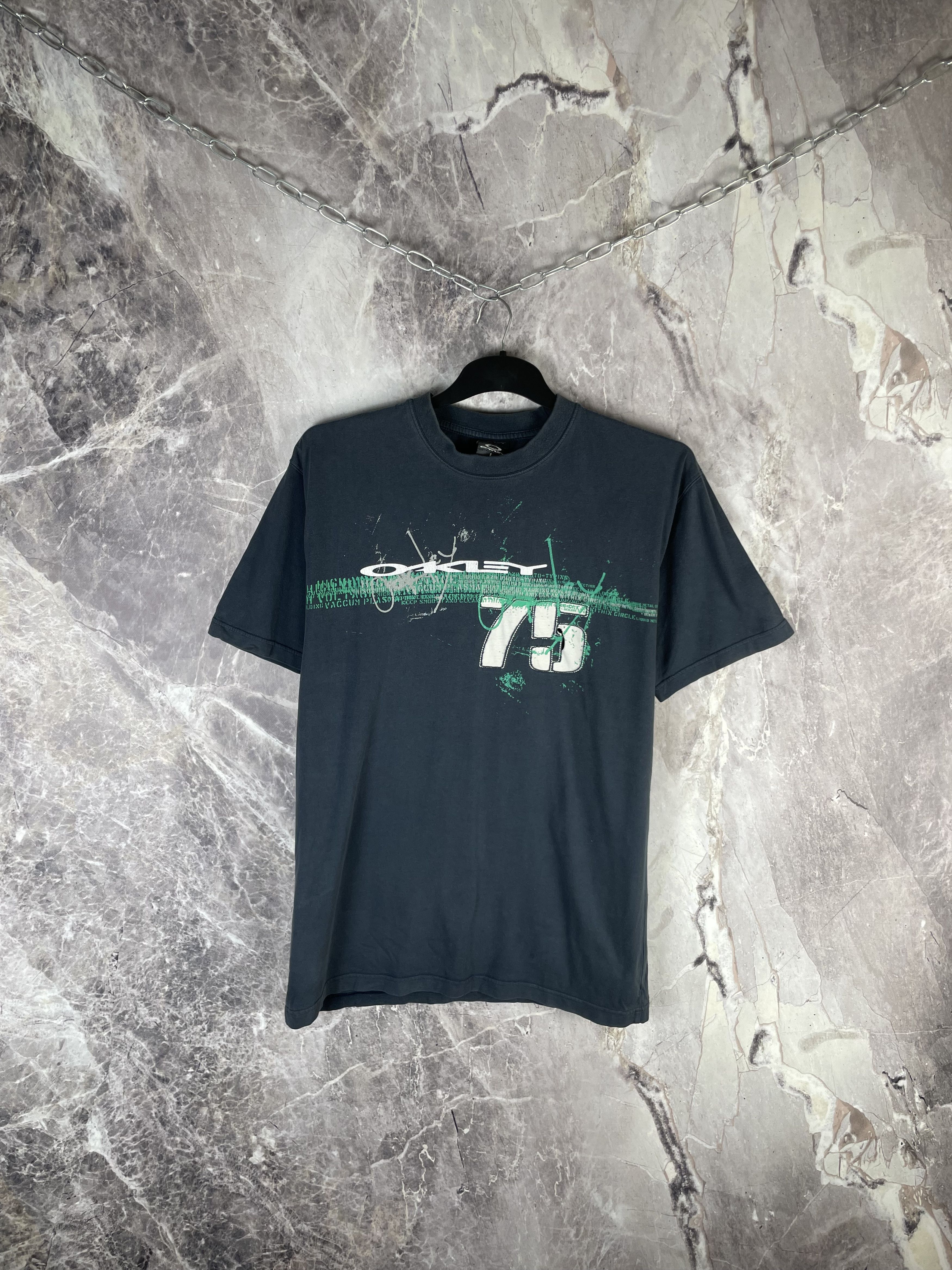 Oakley Oakley Vintage Mens Crew Neck T-Shirt Size US L / EU 52-54 / 3 - 1 Thumbnail