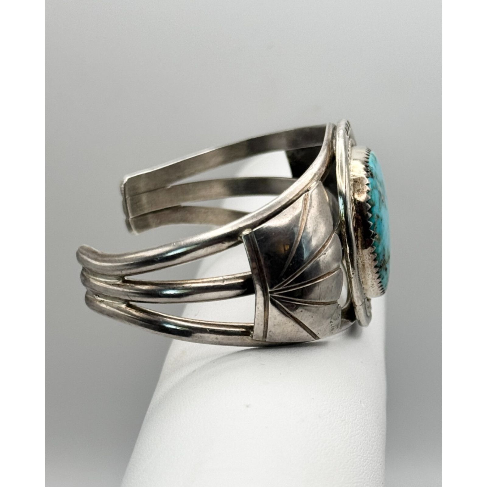 Other STUNNING LARGE TURQUOISE VTG CUFF NAVAJO STERLING BRACELET Size ONE SIZE - 5 Thumbnail