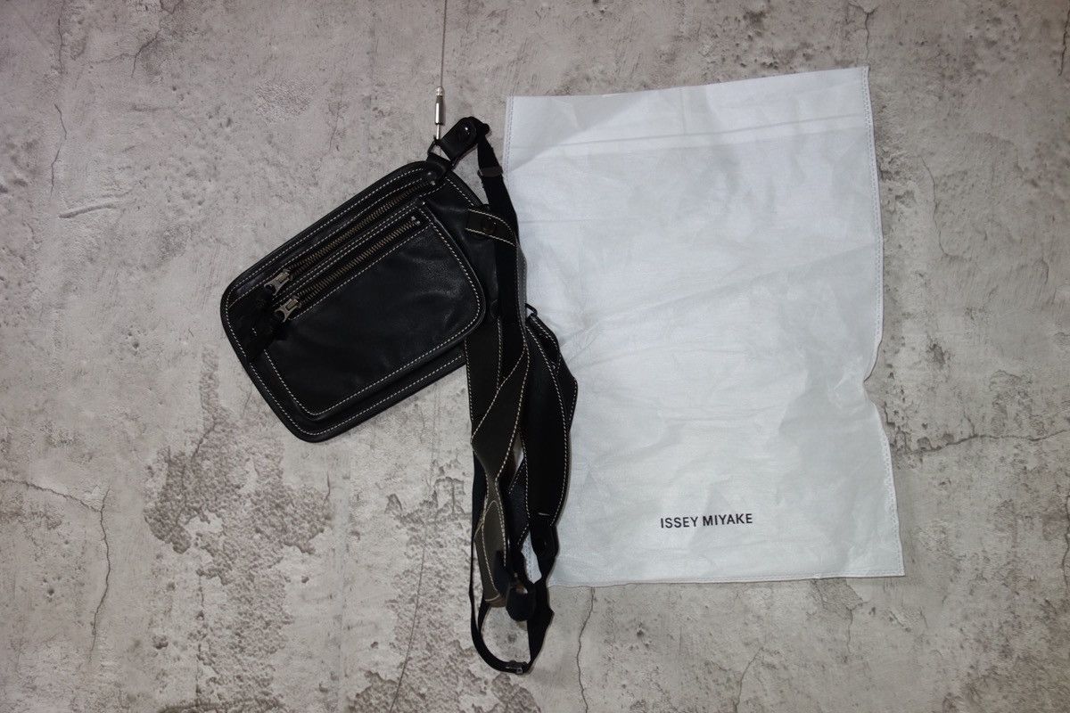 Issey Miyake ss2005 Issey Miyake Black Leather Body Holster Bag Size ONE SIZE - 2 Thumbnail