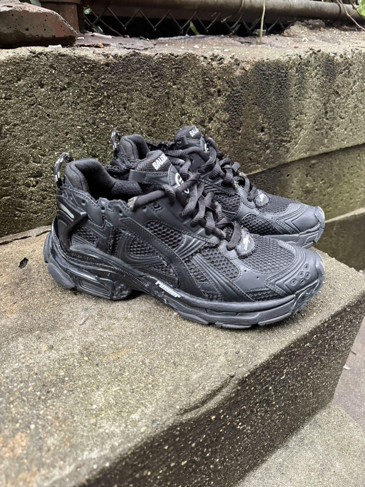 Balenciaga Balenciaga Triple Black Runner 41 Size US 8 / EU 41 - 1 Thumbnail
