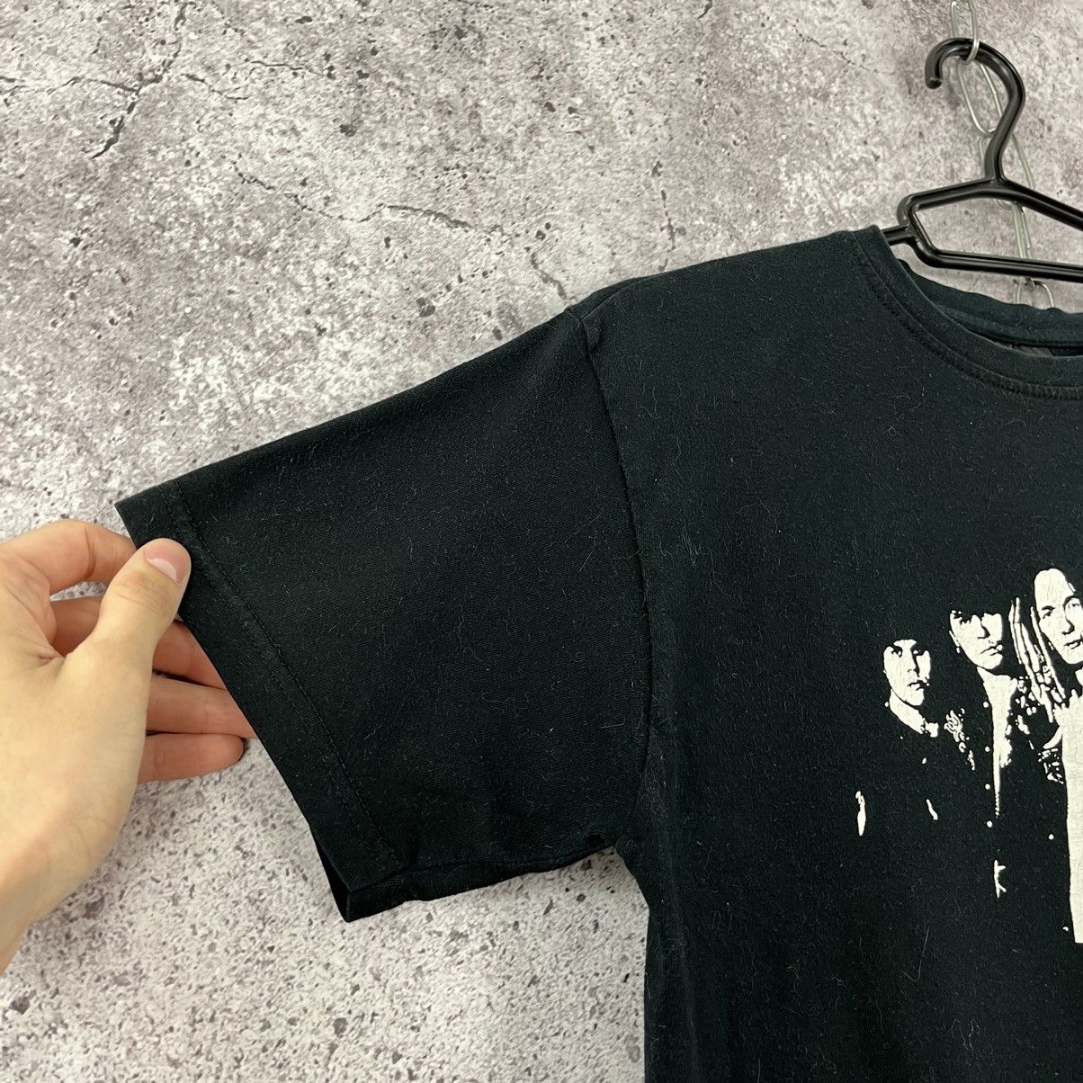 Band Tees Vintage HIM 2007 Rock T-Shirt Big Centre Logo Black Size S Size US M / EU 48-50 / 2 - 3 Thumbnail