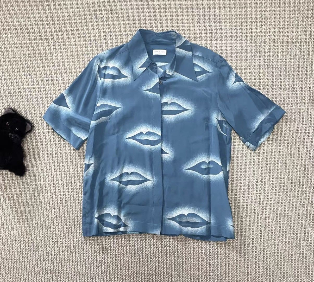 Dries Van Noten Dries Van Noten Silk Lip Print Short Sleeve Shirt J29 Size US S / EU 44-46 / 1 - 1 Thumbnail