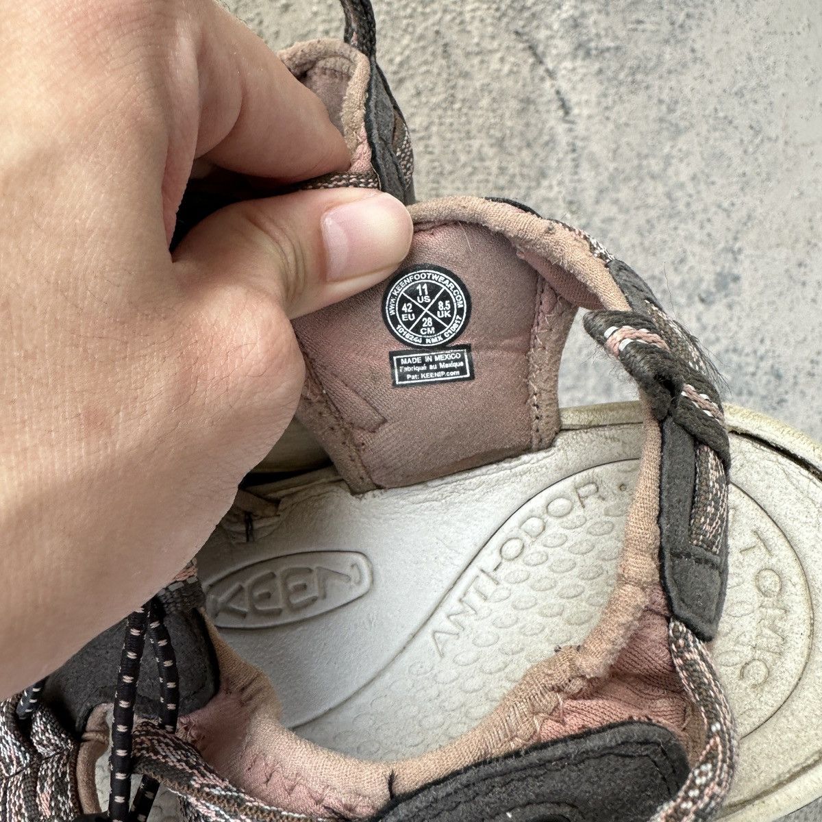 KEEN Keens Whisper Sandal in Brown/Pink Women’s size 11 Size US 11 / IT 41 - 12 Thumbnail
