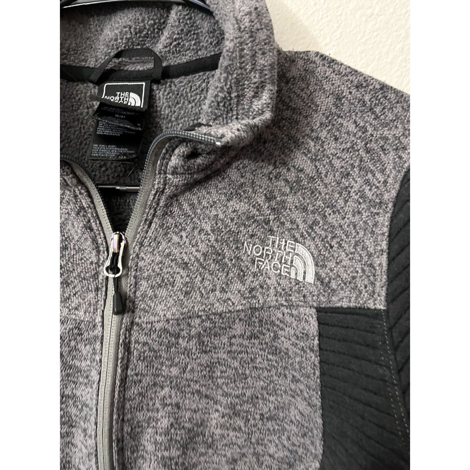 The North Face The North Face Embroidered Women Full Zip Black Silver Long Sleeve Sweater Small Womens Size S / US 4 / IT 40 - 2 Thumbnail
