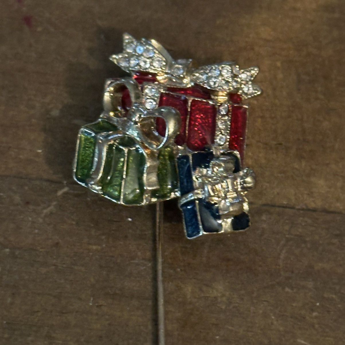Vintage Vintage Holiday Lane gold enamel Christmas gifts stick pin Size ONE SIZE - 5 Thumbnail