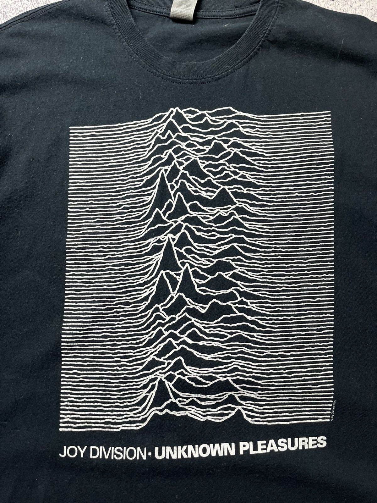 Band Tees Vintage Joy Division Unkown Pleasures Graphic 2016 T-Shirt Size US L / EU 52-54 / 3 - 7 Thumbnail