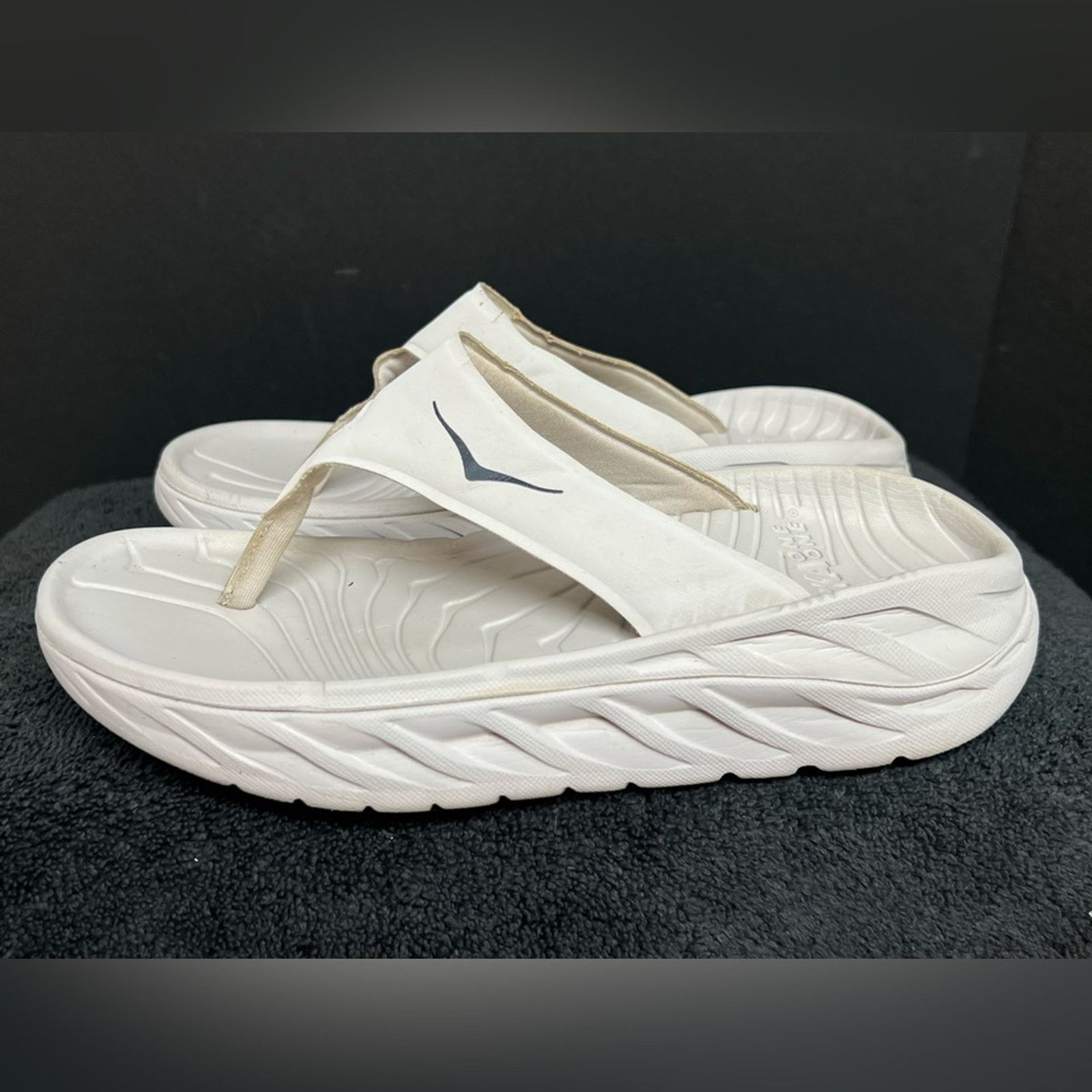Hoka Hoka Ora Recovery Gray Flip Flop Thong Sandals Size Women 7 Size US 7 / IT 37 - 1 Thumbnail