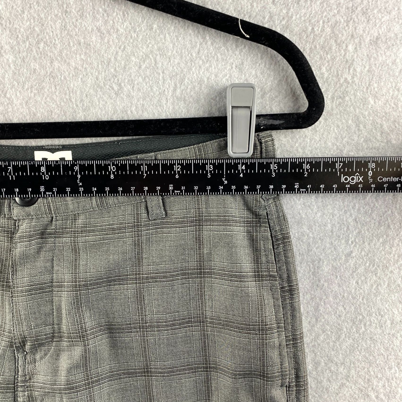 Vintage DC Shorts Mens 28 Gray Plaid Chino Embroidered Logo Zip Pockets Casual Comfort Size US 28 / EU 44 - 6 Thumbnail