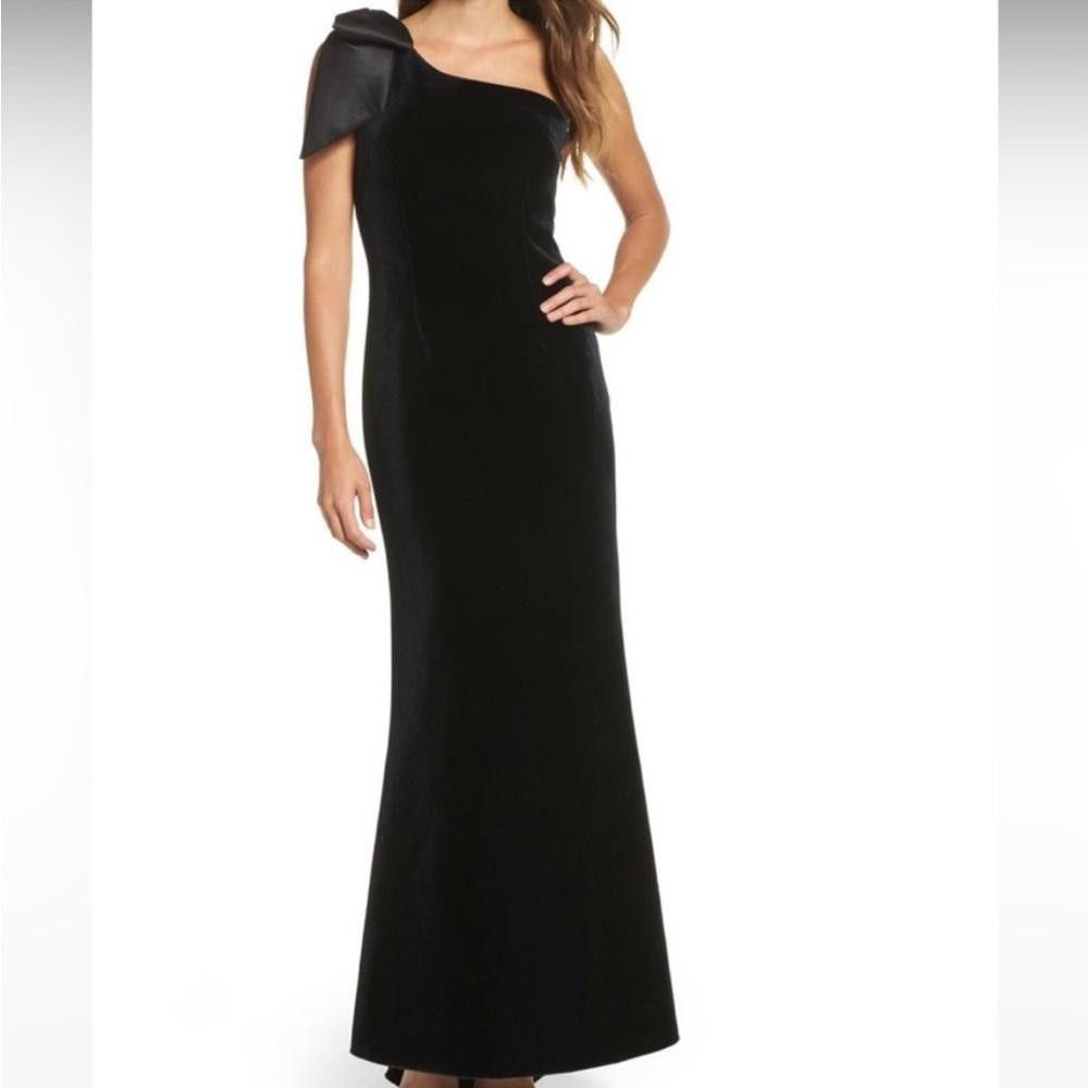 Designer Eliza J l Velvet One Shoulder Gown Size 8 Size M / US 6-8 / IT 42-44 - 1 Thumbnail