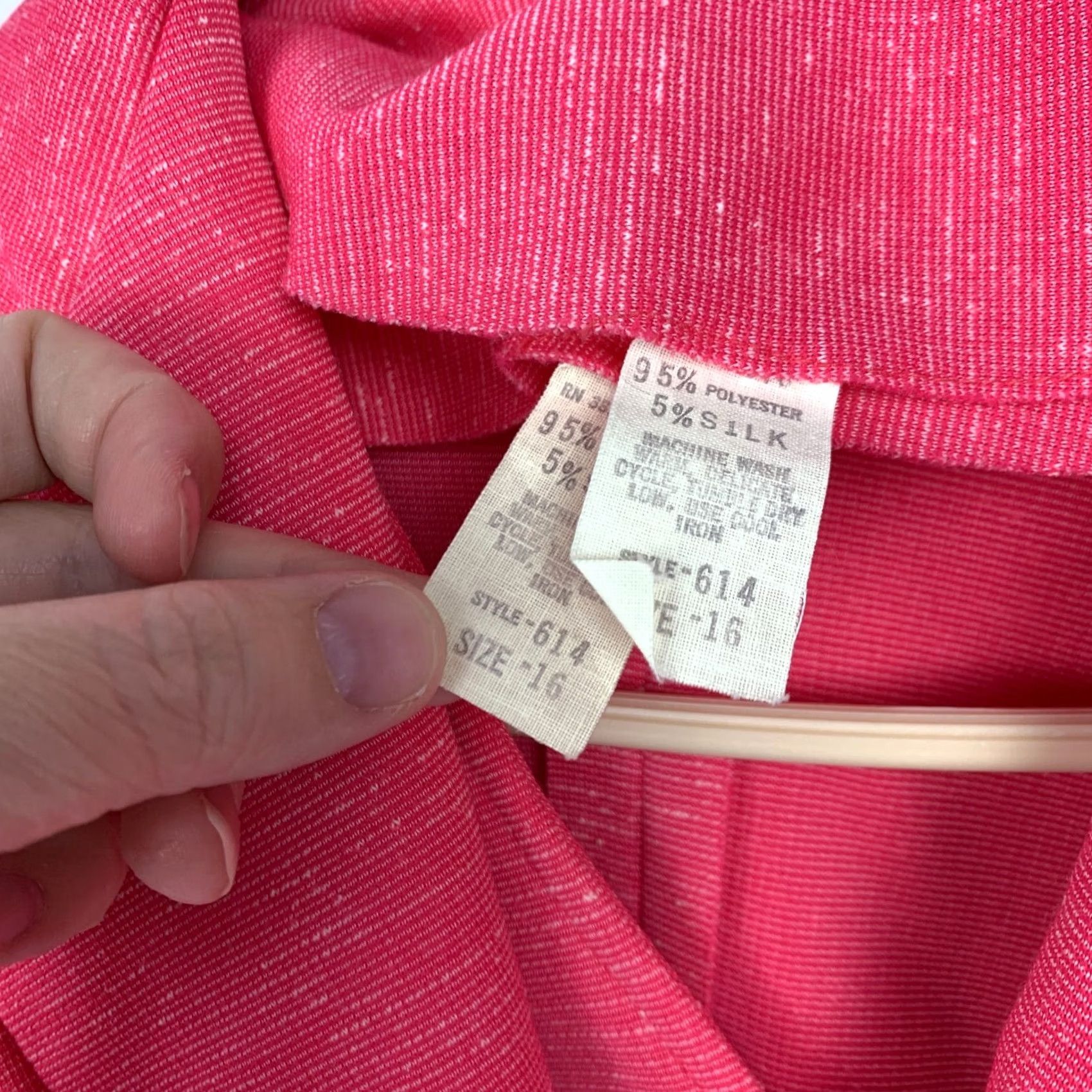 Vintage VINTAGE Silk Polyester Blend Bright Pink 3-Piece Leisure Suit Womens 16 Barbie Shirt Hoodie Pants Jacket Vest 70s Mens Womens Girls Boys Size XXL / US 16-18 / IT 52-54 - 4 Thumbnail