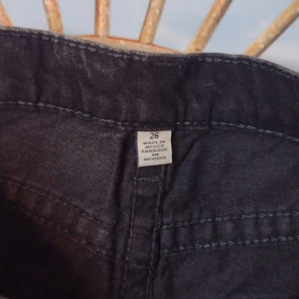 True Religion TRUE religion black distressed hi rise cut off shorts sz 26 Size 26" / US 2 / IT 38 - 3 Thumbnail