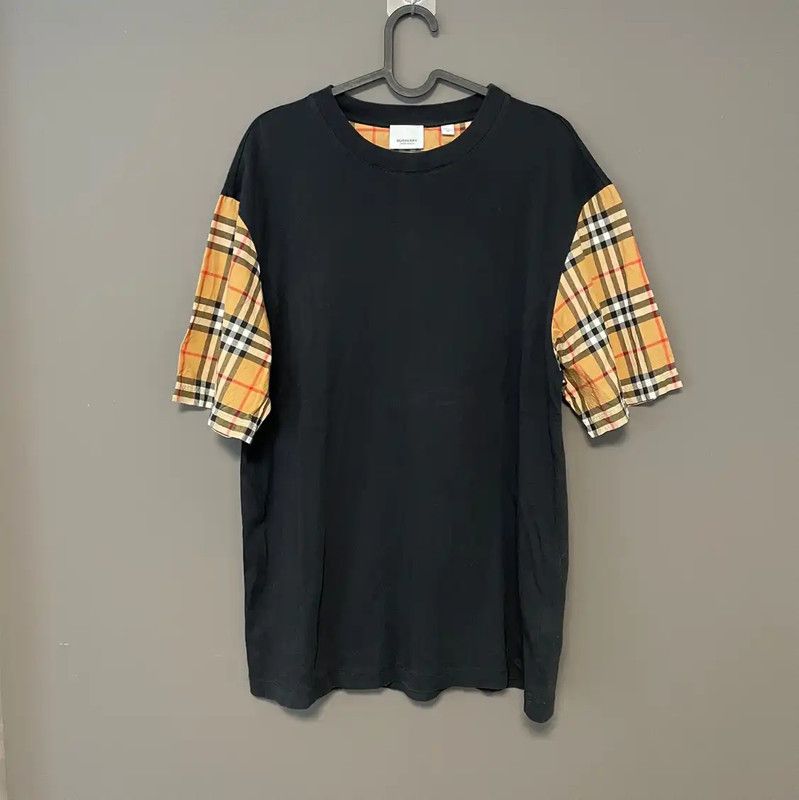 Burberry Black Women's T-Shirt with Check Sleeves