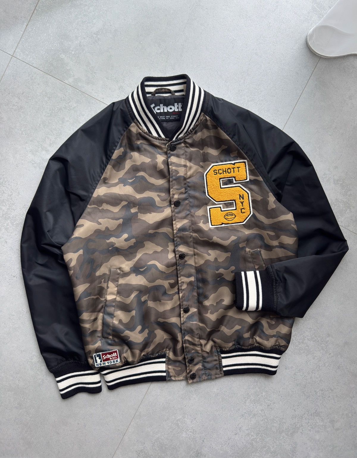 Schott × Vintage Men's Vintage SCHOTT Camouflage Bomber Jacket Tag M fits S Size US M / EU 48-50 / 2 - 1 Thumbnail