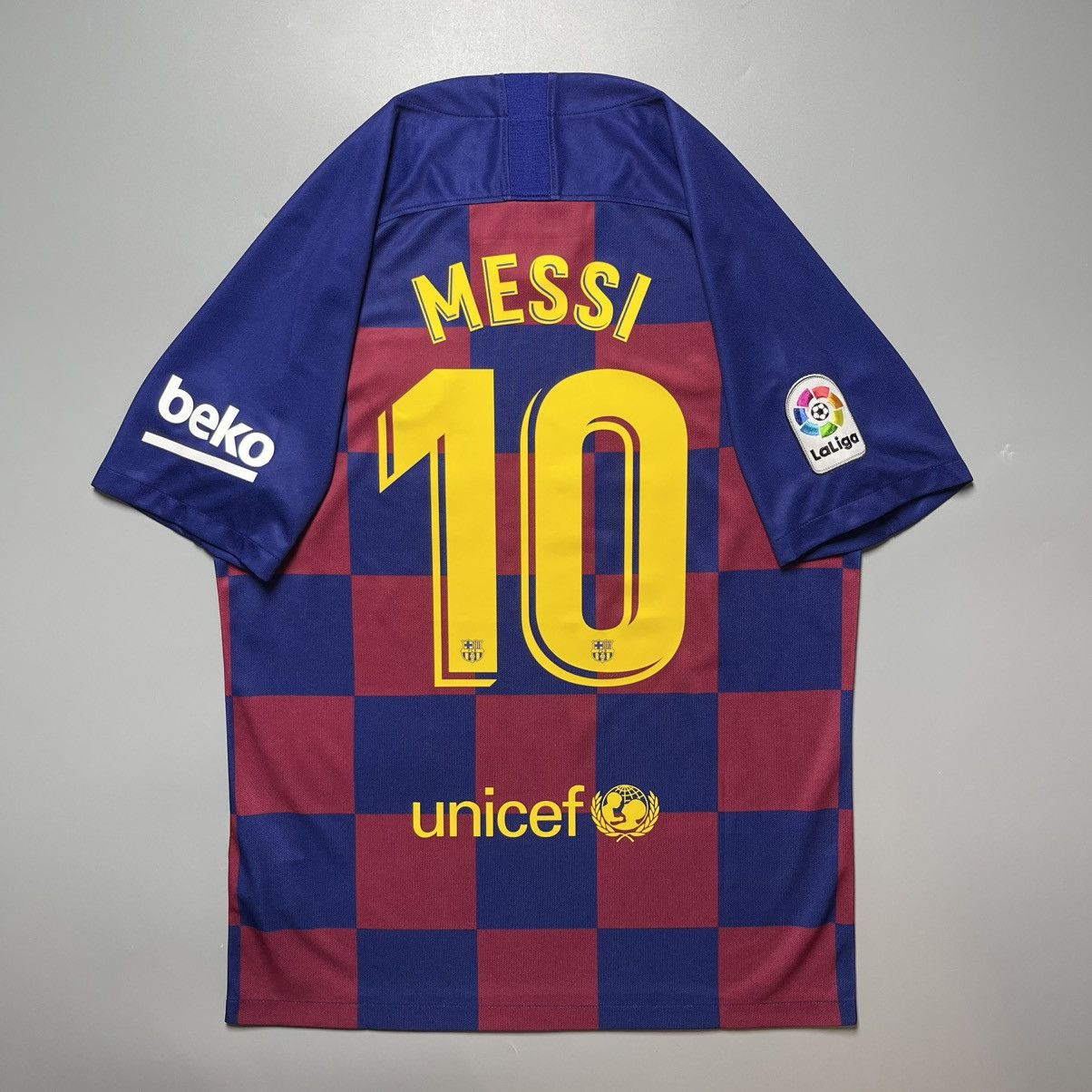 Vintage BARCELONA NIKE 2019/2020 FOOTBALL HOME JERSEY #10 MESSI Size US M / EU 48-50 / 2 - 1 Thumbnail