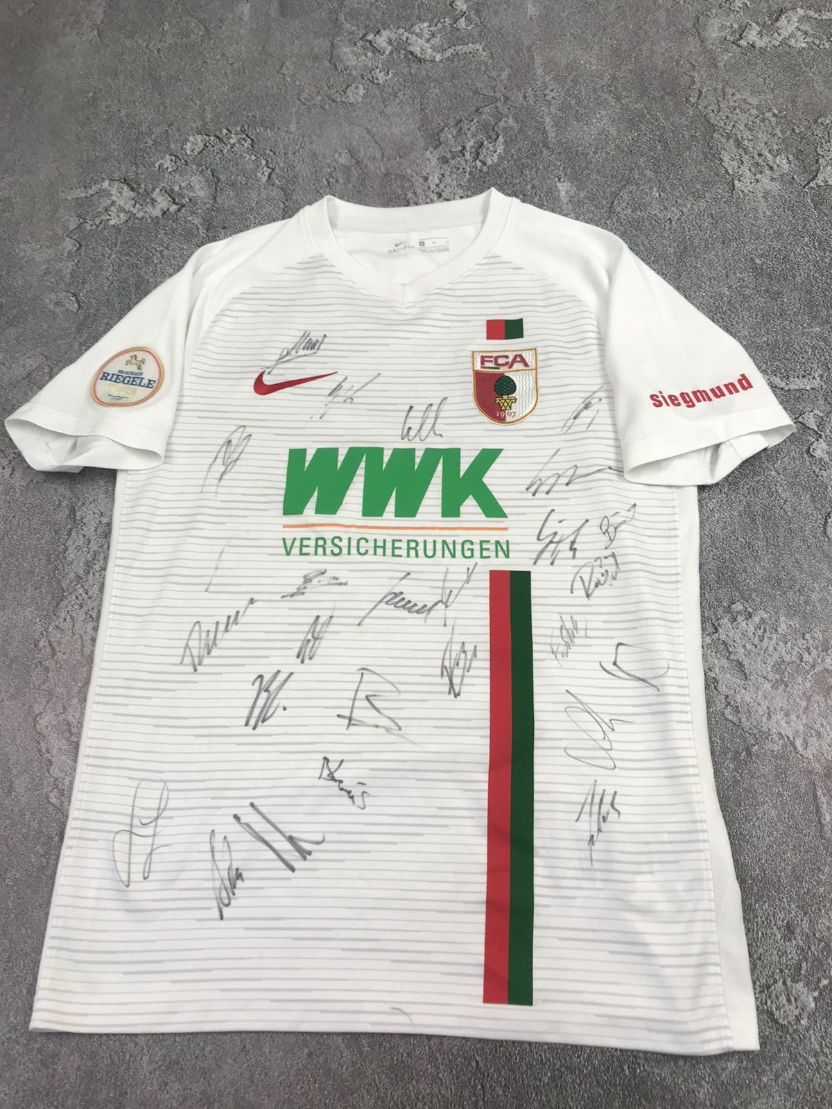 Nike AUGSBURG 2018 2019 HOME FOOTBALL JERSEY NIKE 894355-043,M Size US M / EU 48-50 / 2 - 3 Thumbnail