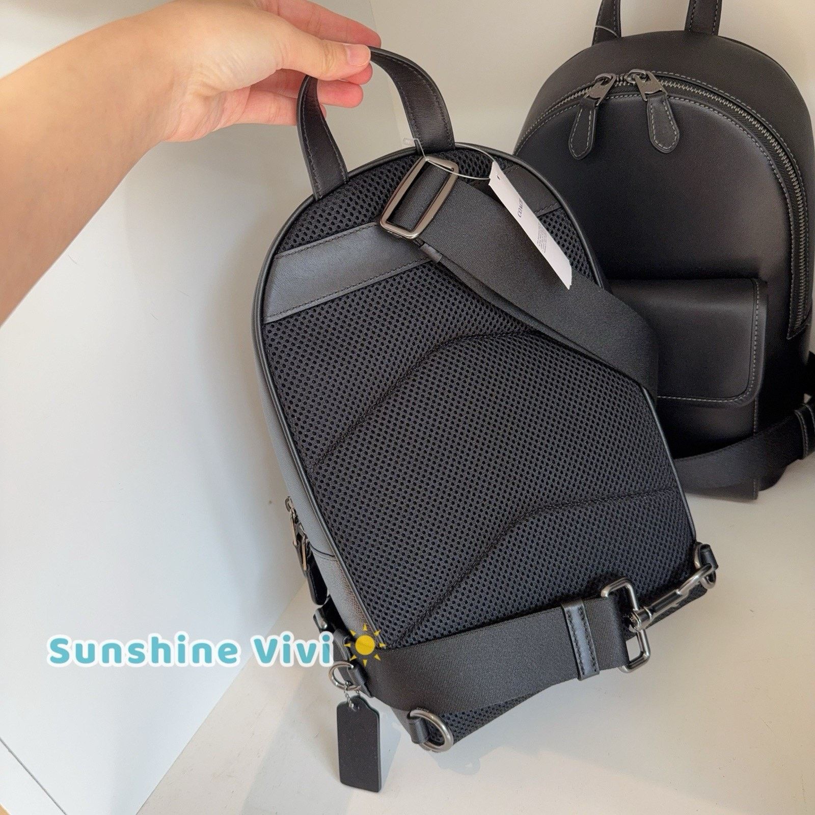 Coach NWT Coach Turnlock Sling Pack CAJ92 Gunmetal/Charcoal/Black Size ONE SIZE - 3 Thumbnail