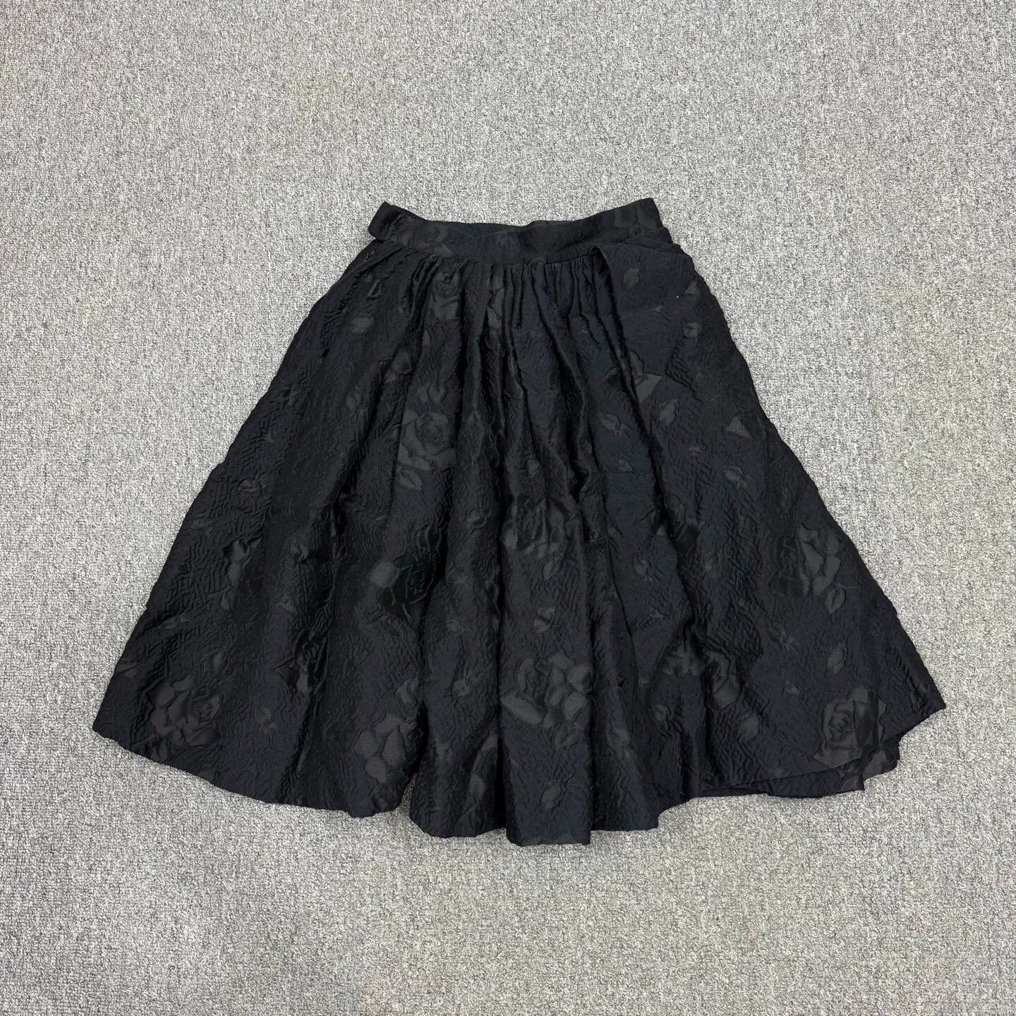 Miu Miu MIU MIU Black Dark Floral All Over Print PleatedSkirt 40 99 Size 28" / US 6 / IT 42 - 2 Thumbnail