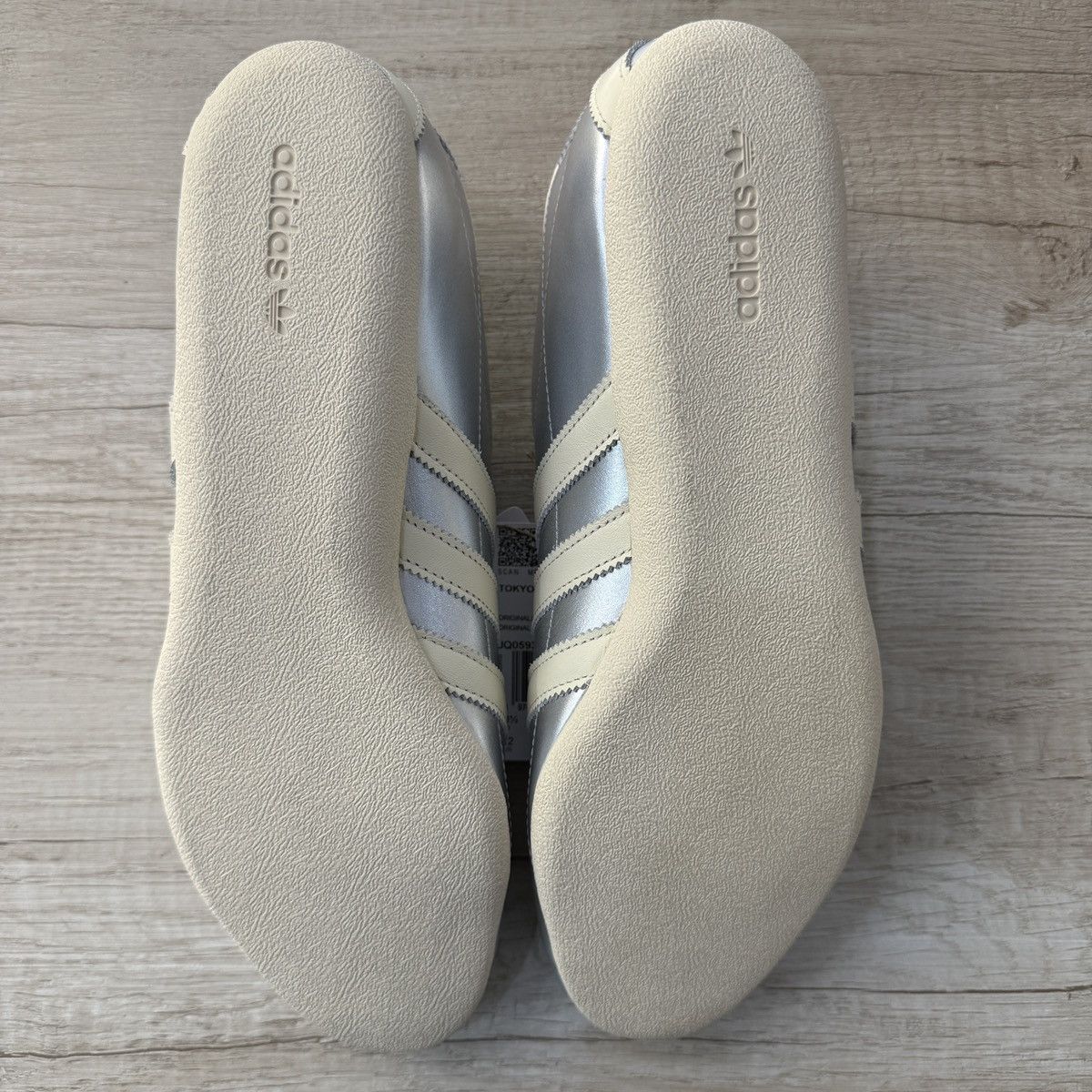 Other Adidas Tokyo Silver Metallic Cream White Size US 11 / EU 44 - 4 Thumbnail