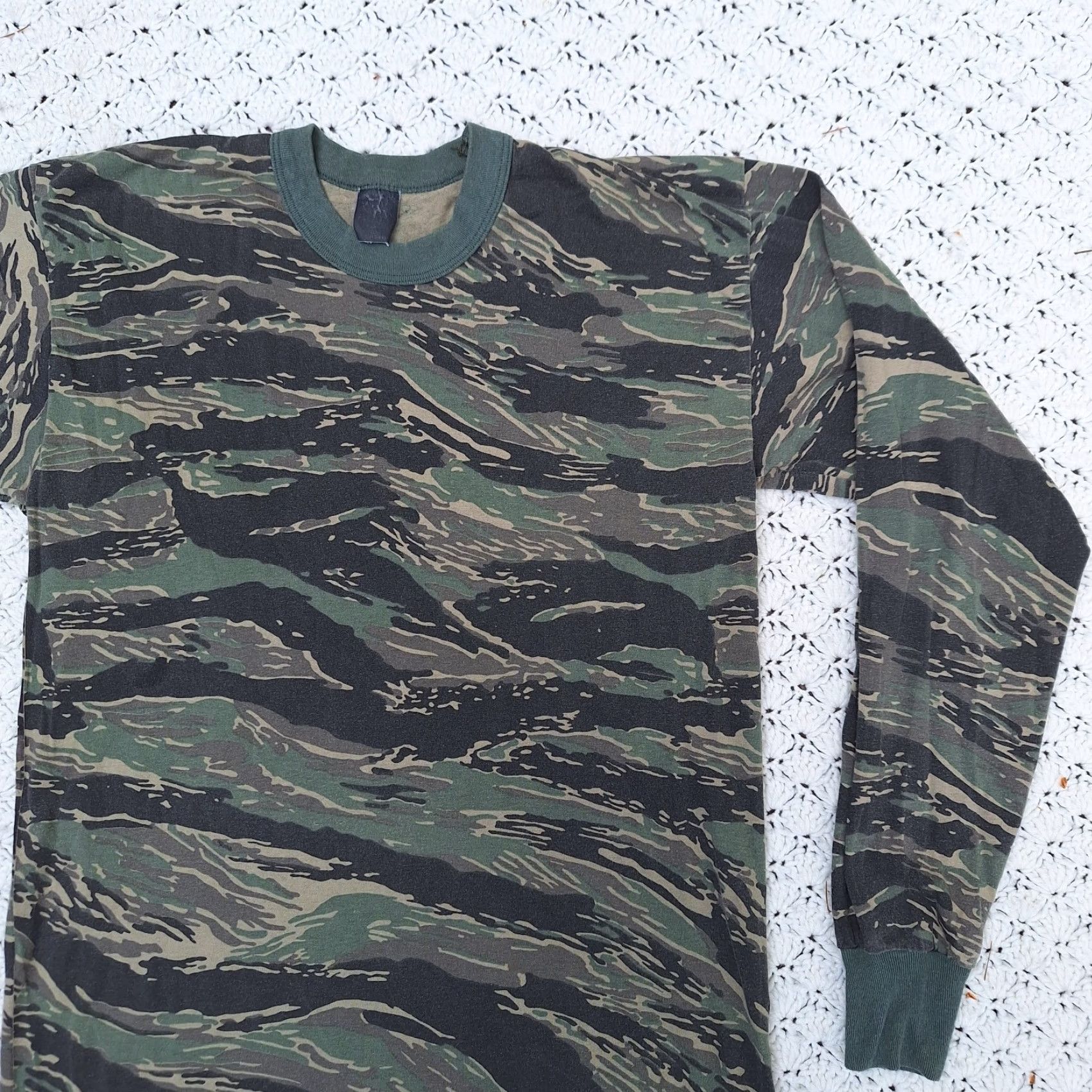 VINTAGE Tiger Stripe Mens Military Vietnam Camo Long Sleeve Graphic T-Shirt - Large