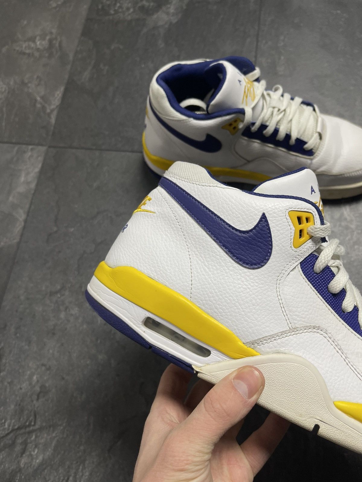 Vintage Nike Flight Legacy Lakers Size US 10 / EU 43 - 2 Thumbnail