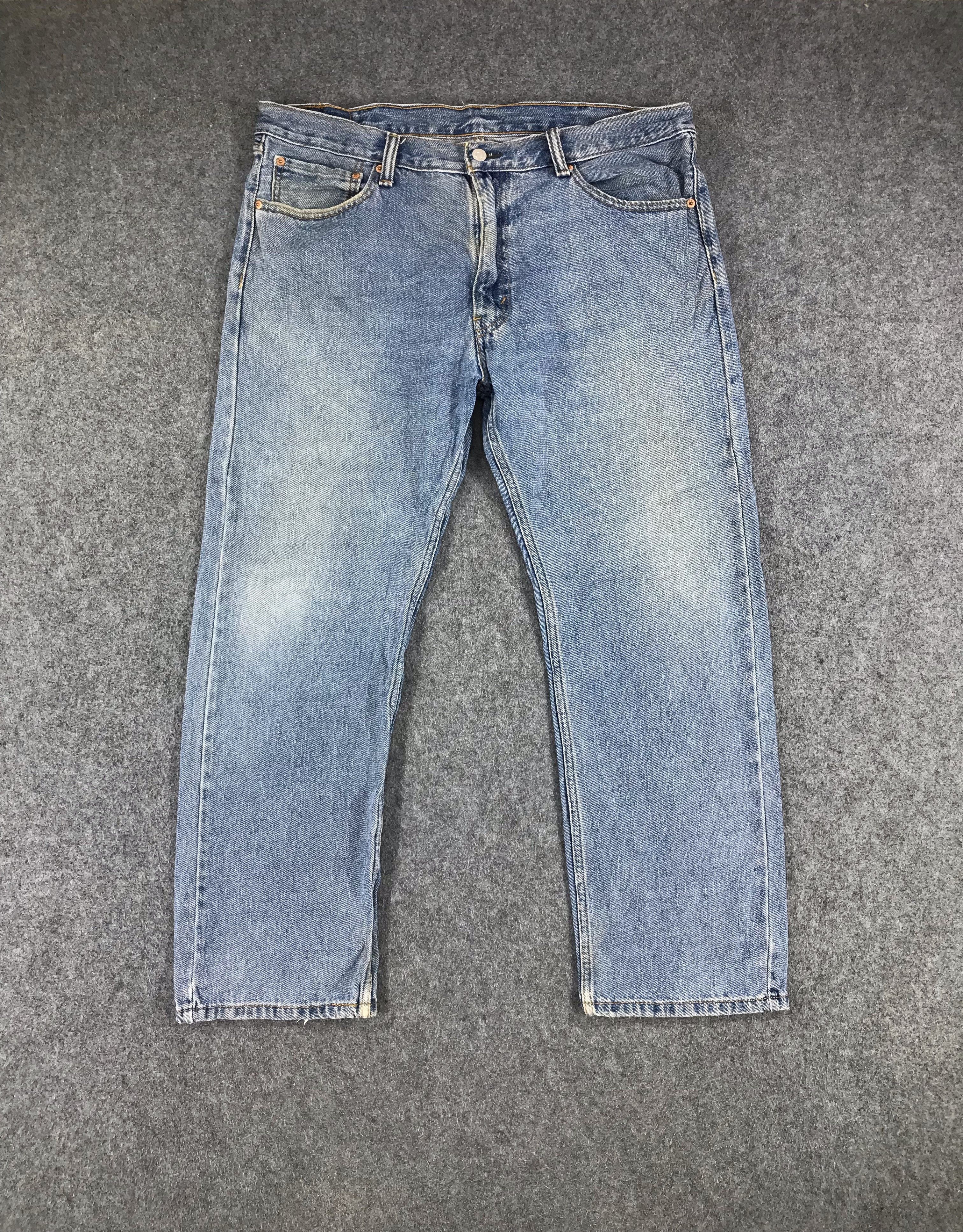 Levi's Vintage Levis 505 Jeans Medium Wash Denim KJ204 Size US 39 - 1 Thumbnail
