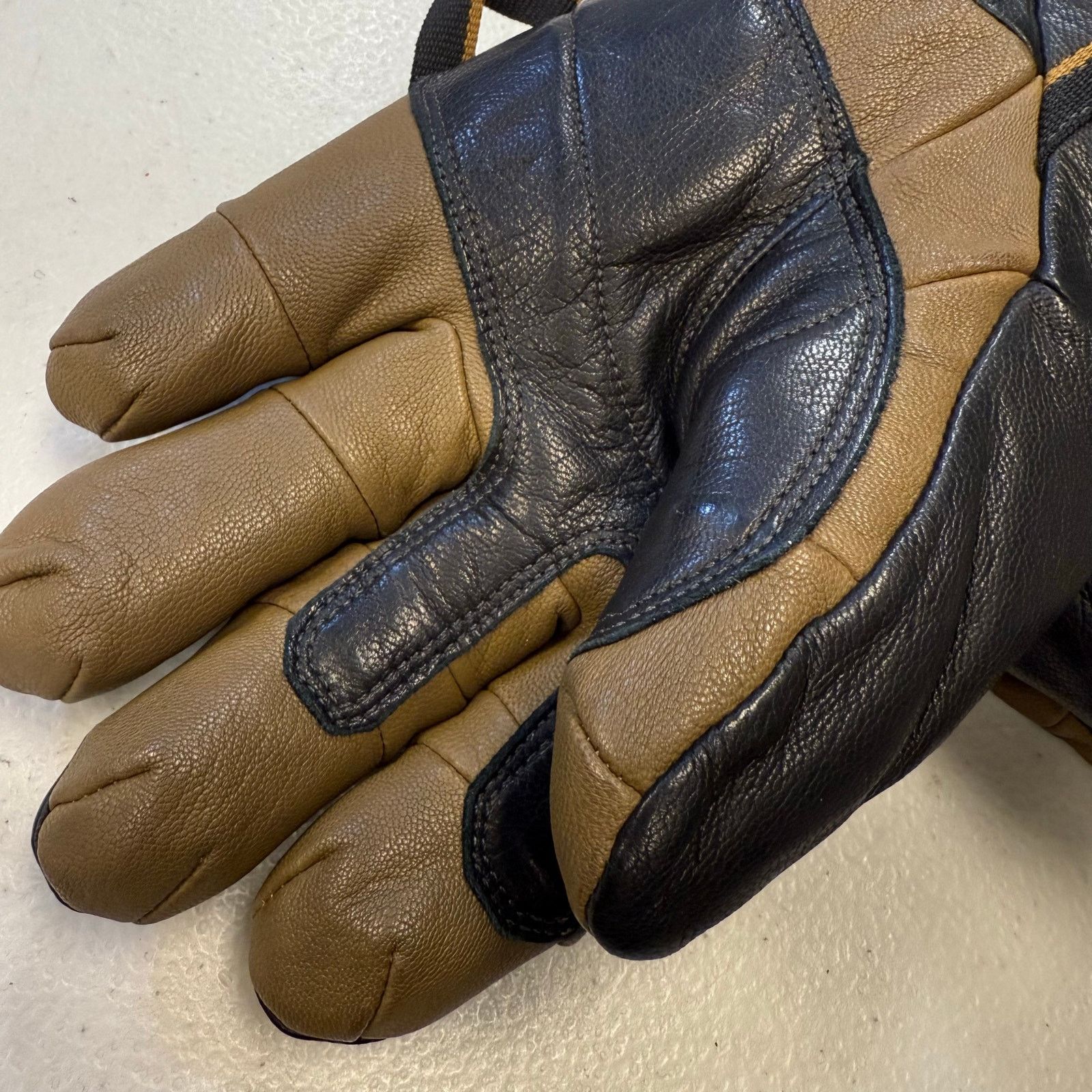 Mountain Hardwear MOUNTAIN HARDWEAR RARE UNISEX SIZE XS GOAT SKIN SNOW GLOVE Size ONE SIZE - 3 Thumbnail