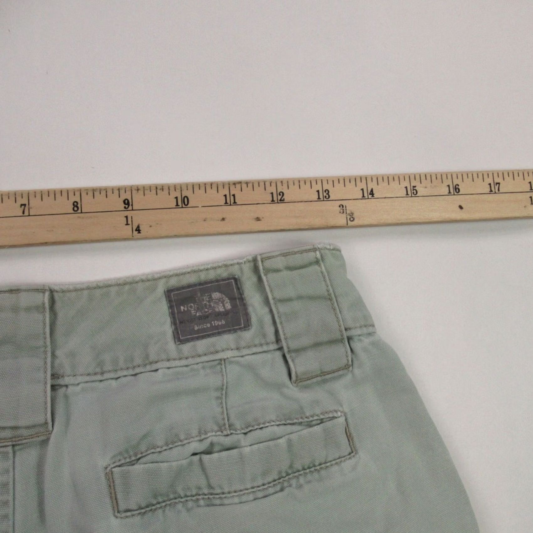 The North Face The North Face Shorts Womens 4 Lightweight Pockets Gray Chino Casual Outdoor VINTAGE (no) Size 27" / US 4 / IT 40 - 5 Thumbnail