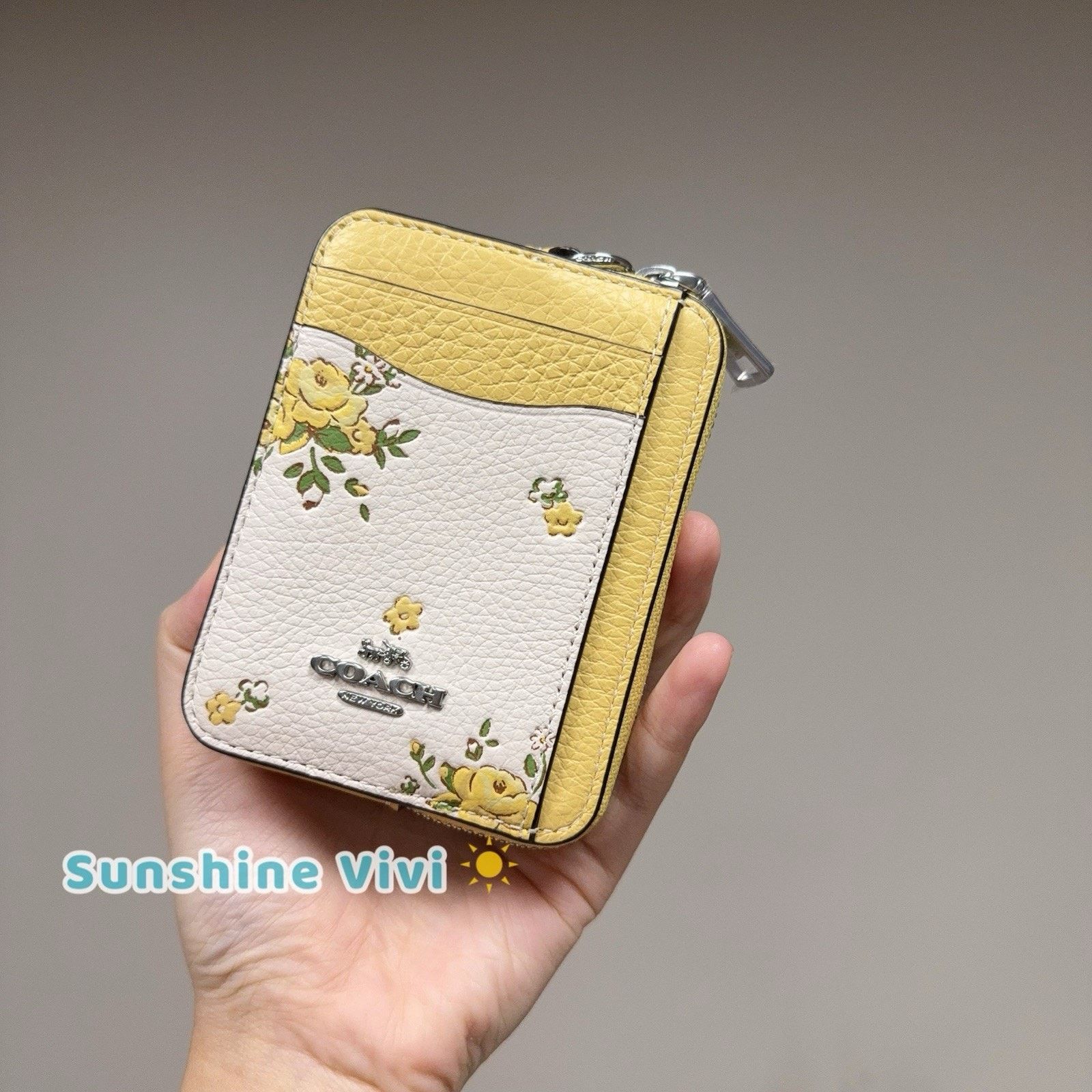 Coach NWT Coach Zip Card Case Signature Canvas Floral CAU44 Chalk Size ONE SIZE - 1 Thumbnail
