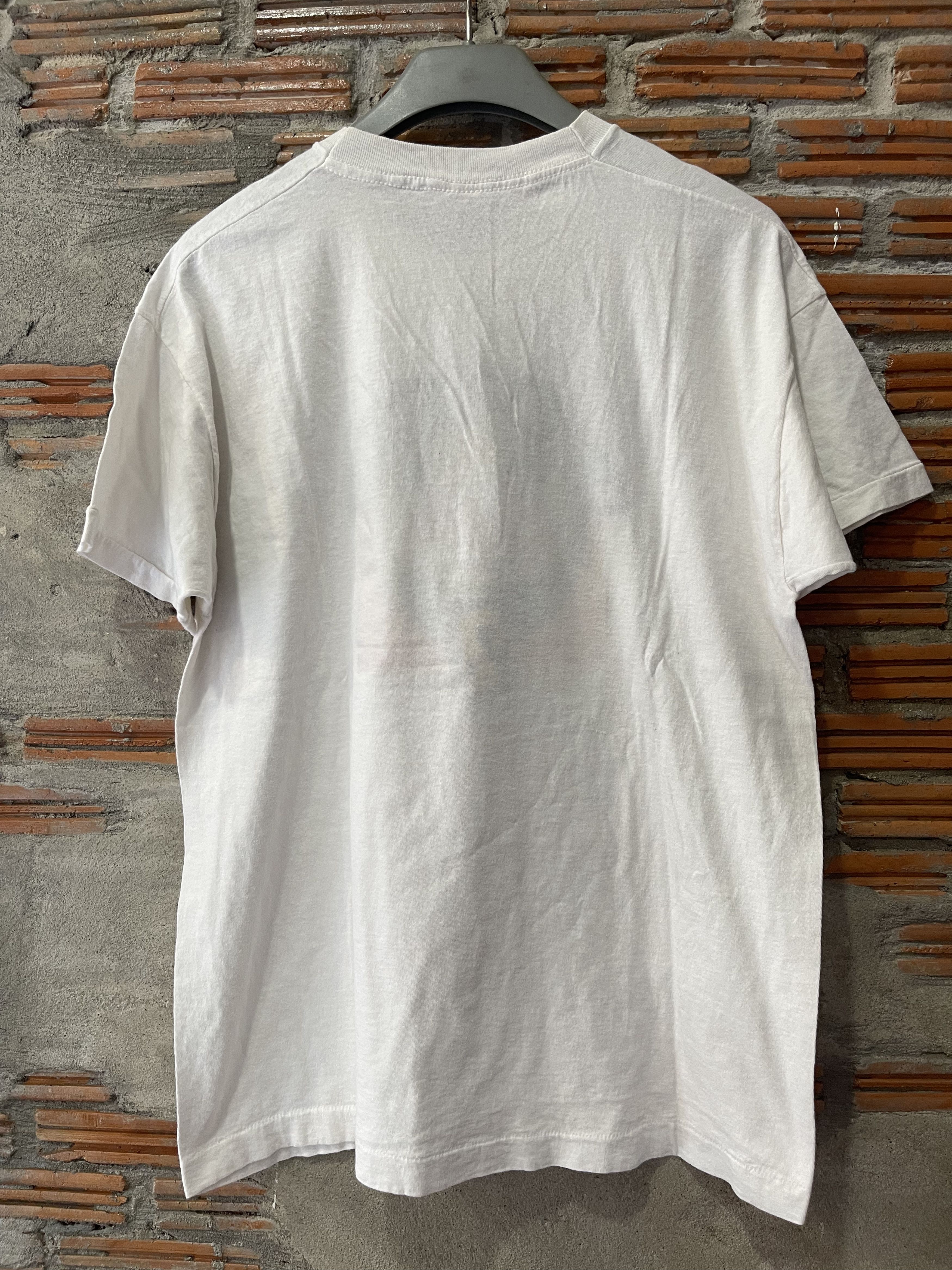 Vintage Vintage 90s KitKat "Beat on the Street" 2FM Radio Promo Tee Size US XL / EU 56 / 4 - 10 Thumbnail