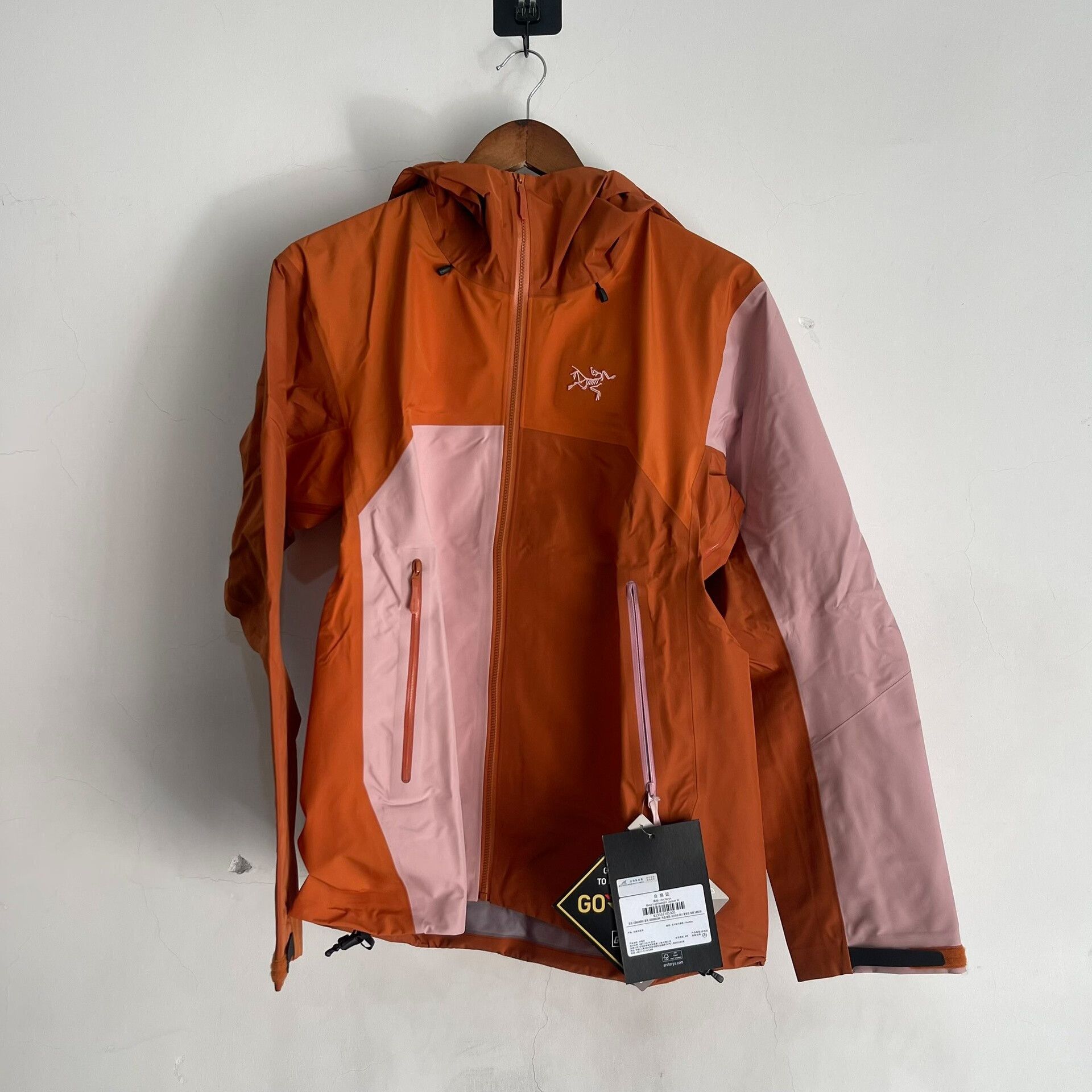 Arc'teryx Arcteryx Women's BETA Lightweight Jacket Size M / US 6-8 / IT 42-44 - 1 Thumbnail