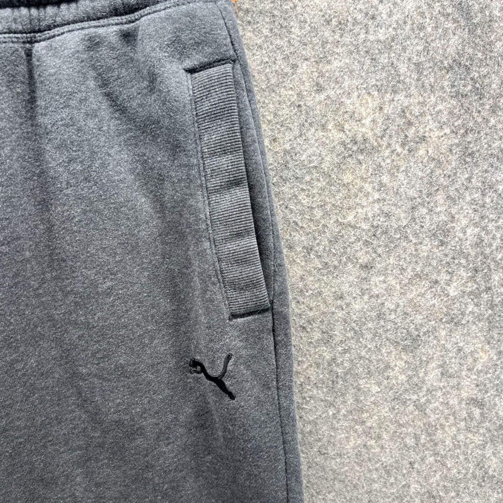 Puma Puma Sweatpants Men Large Gray Fleece Elastic Waist Pockets Sweatpants Athletic Training Casual Shorts? Size US 33 - 4 Thumbnail