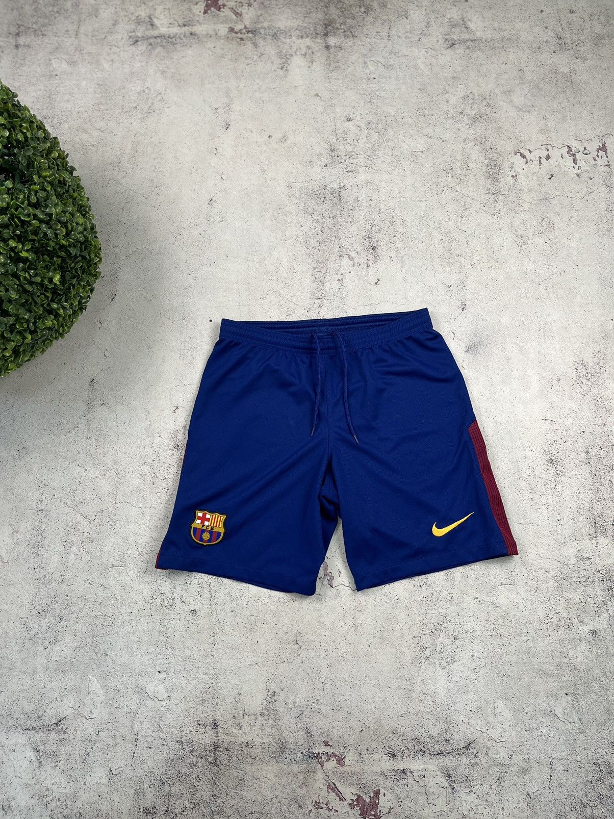 Nike BARCELONA FC 2017 2018 HOME FOOTBALL SOCCER SHORTS NIKE Sz S Size US 30 / EU 46 - 1 Thumbnail