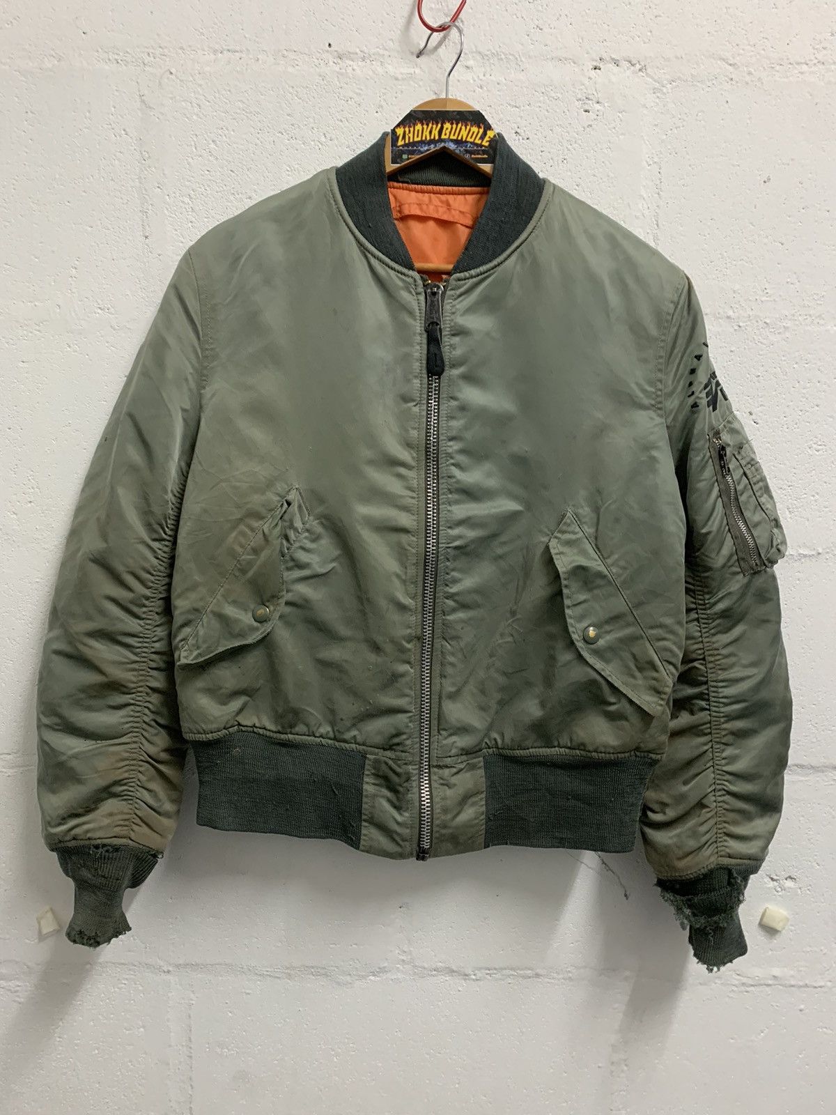 Alpha Industries Vintage Alpha Industries Riversible Distressed Bomber Jacket Size US L / EU 52-54 / 3 - 1 Thumbnail